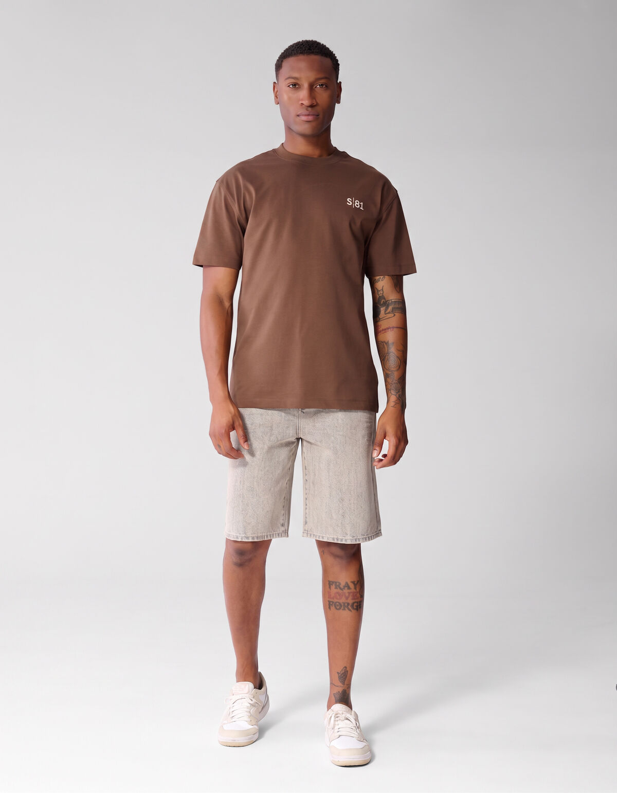 Text Print T-Shirt Dunkelbraun SHOEBY MEN