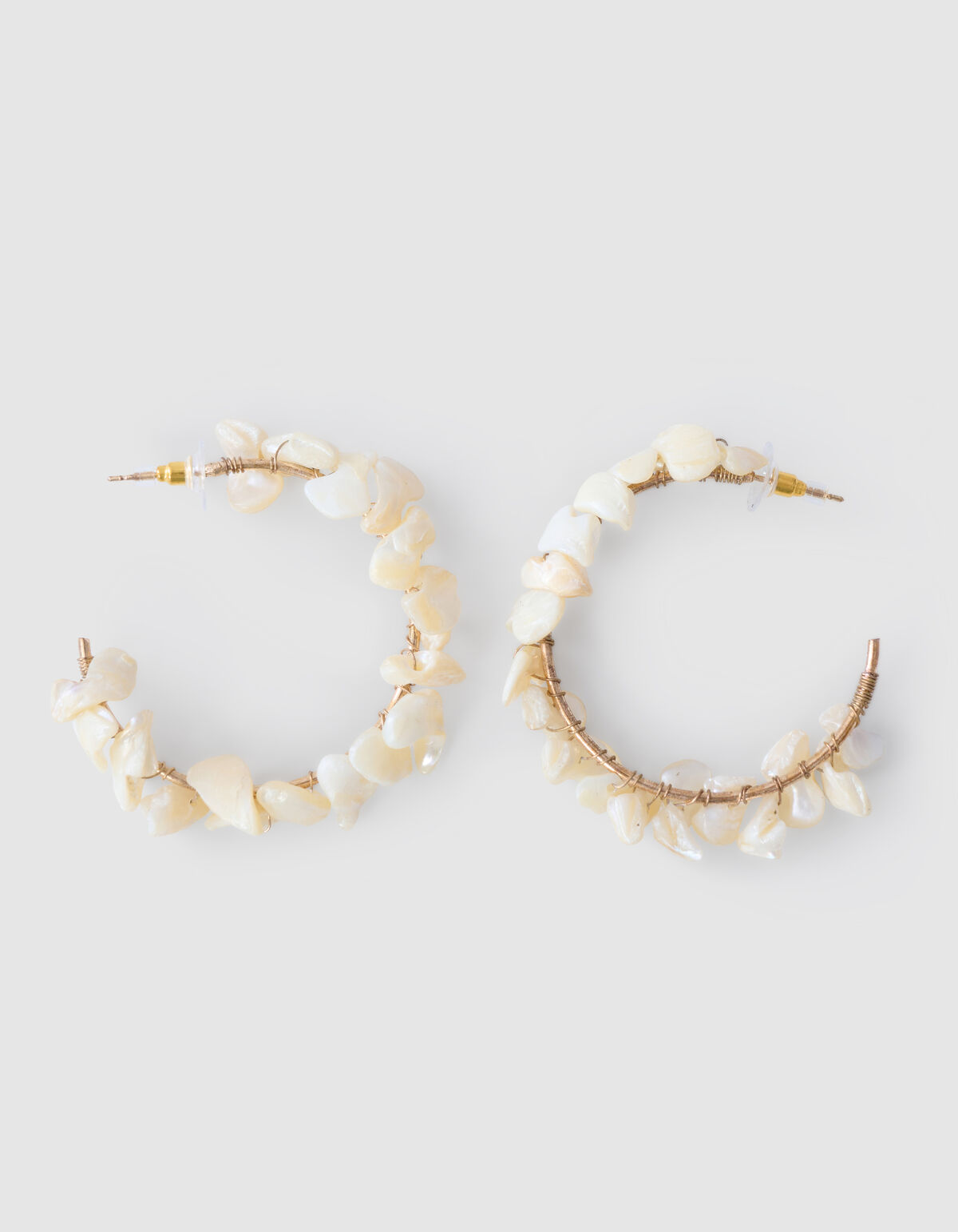 Muschel-Reifenohrringe Off White SHOEBY ACCESSOIRES