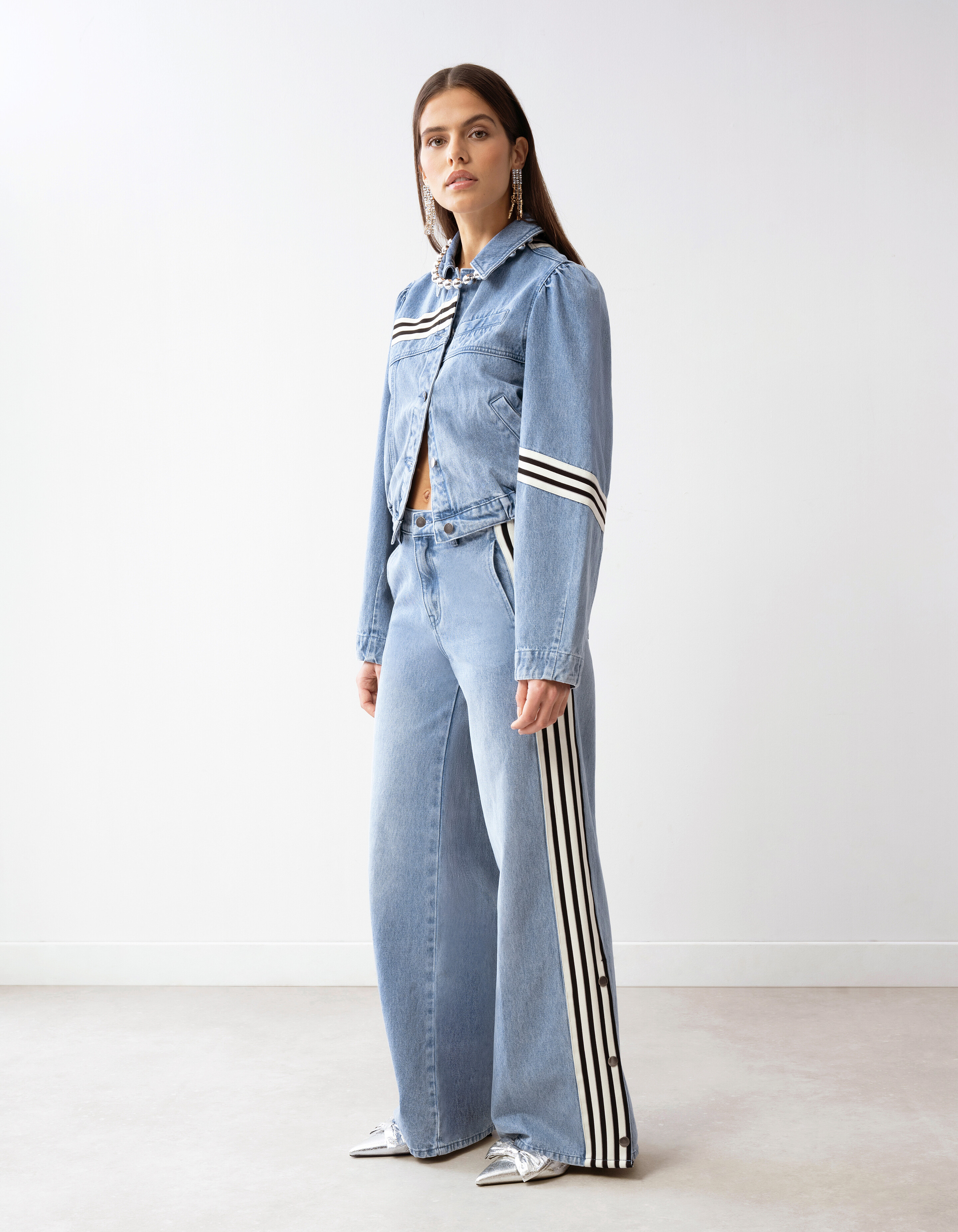 Sportliche Tape Wide Leg Fit Jeans Blau SHOEBY WOMEN