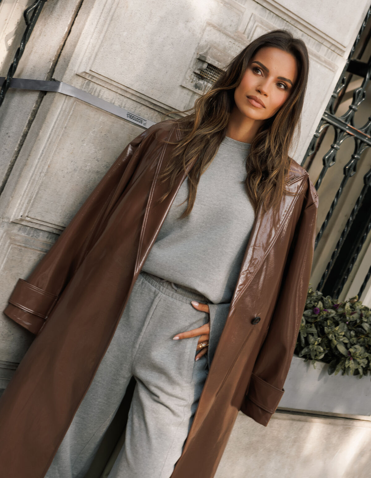 Übergroßer Lack-Trenchcoat Braun von Monica SHOEBY WOMEN