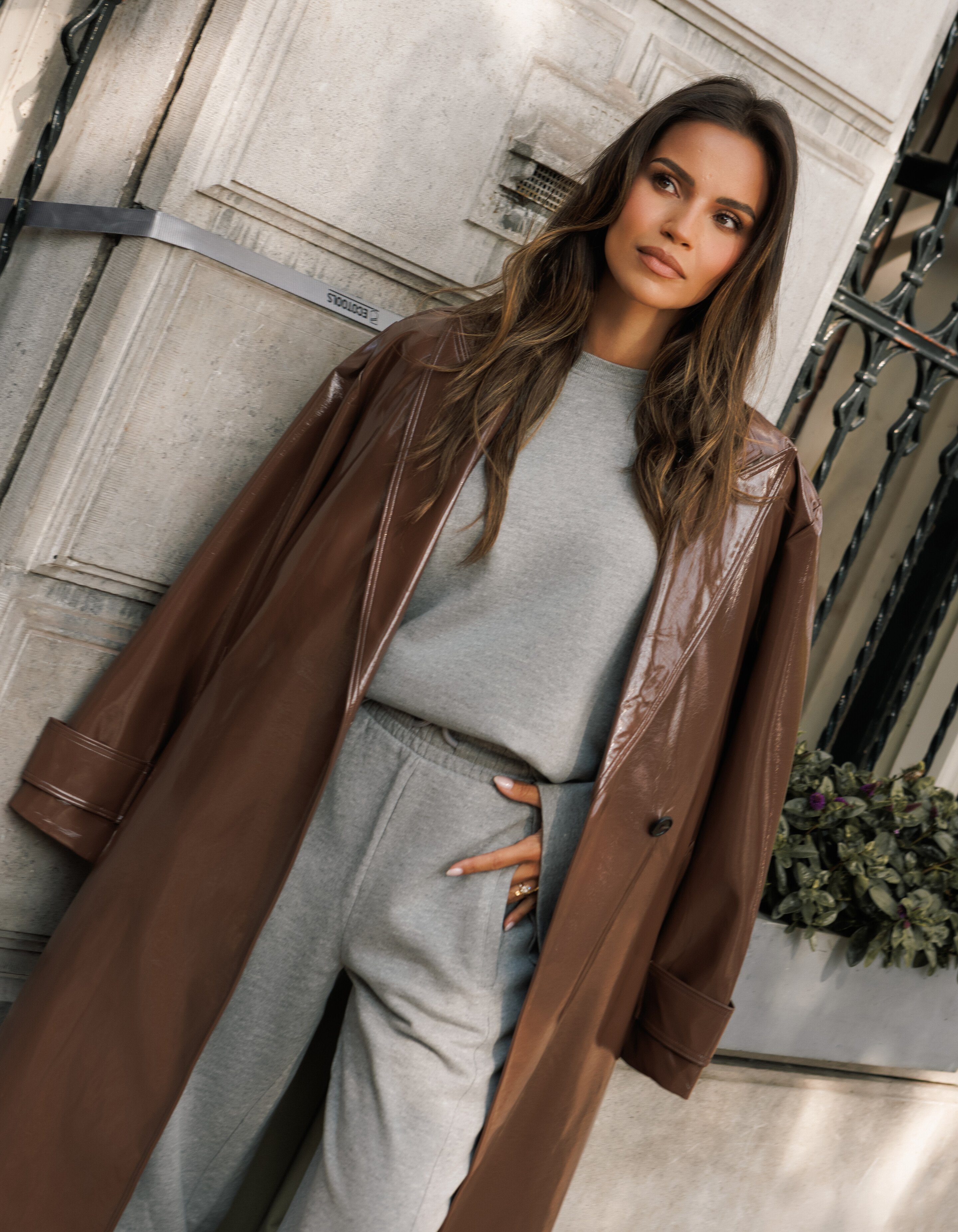 Übergroßer Lack-Trenchcoat Braun von Monica SHOEBY WOMEN