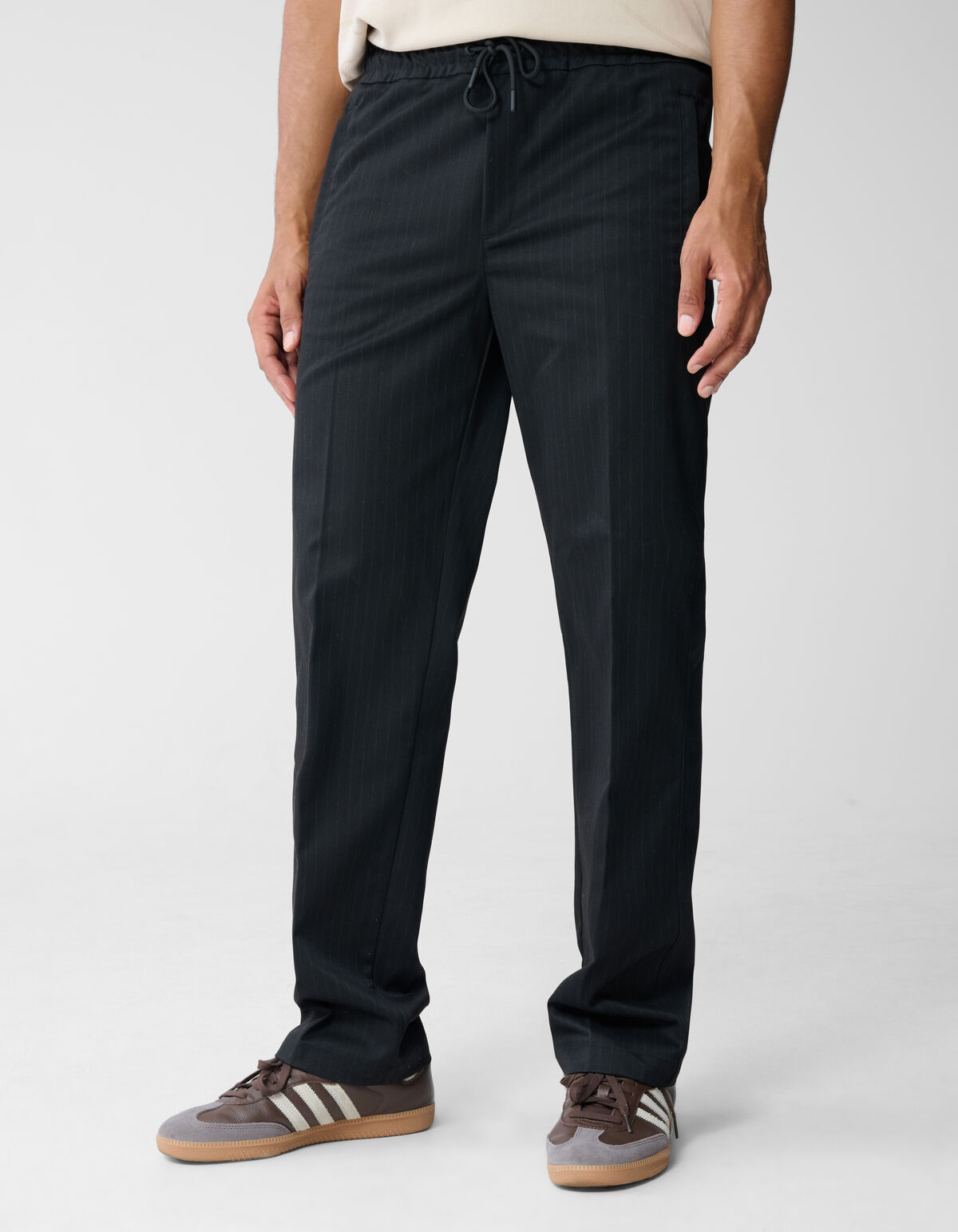 Pinstripe Hose mit schmaler Passform Schwarz SHOEBY MEN