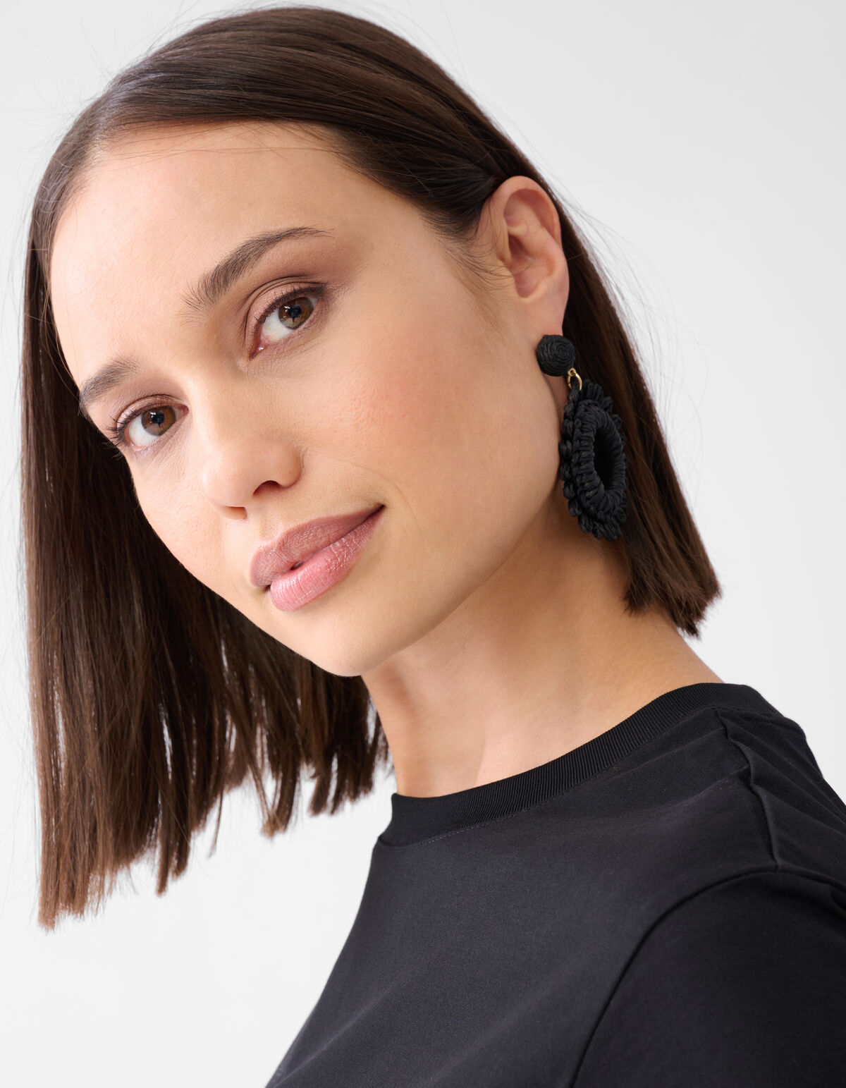 Blumenstroh-Ohrringe Schwarz SHOEBY ACCESSOIRES