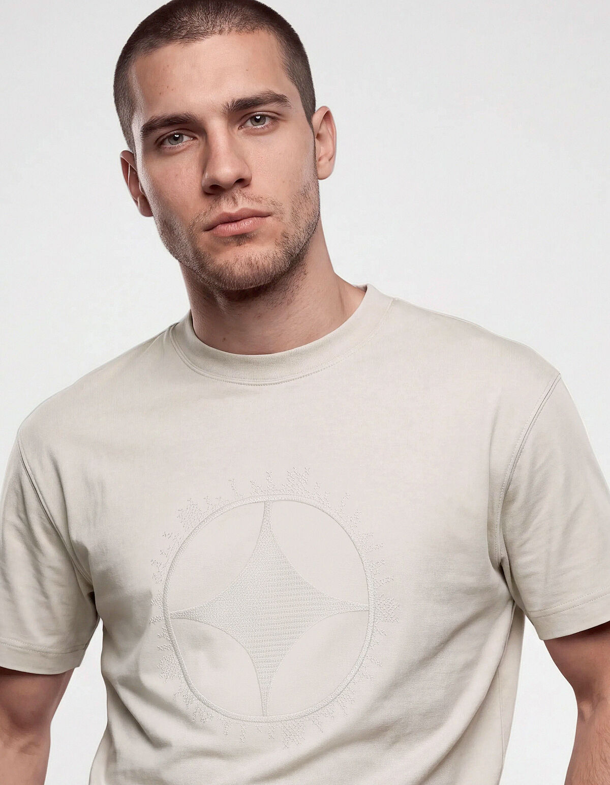 T-Shirt mit Kreuzstich-Motiv Sand SHOEBY MEN