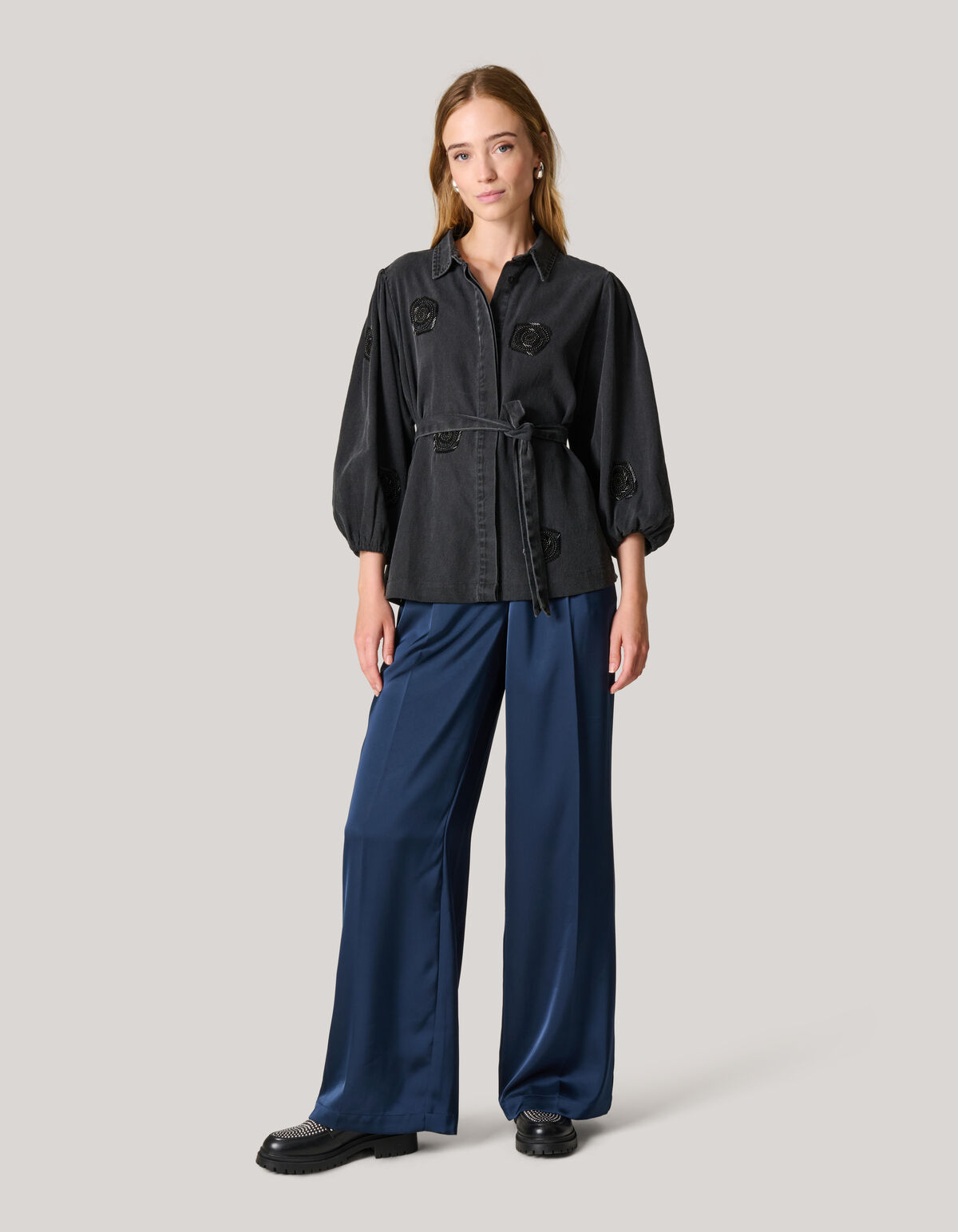 Perlenblumenbluse Dunkelgrau SHOEBY WOMEN