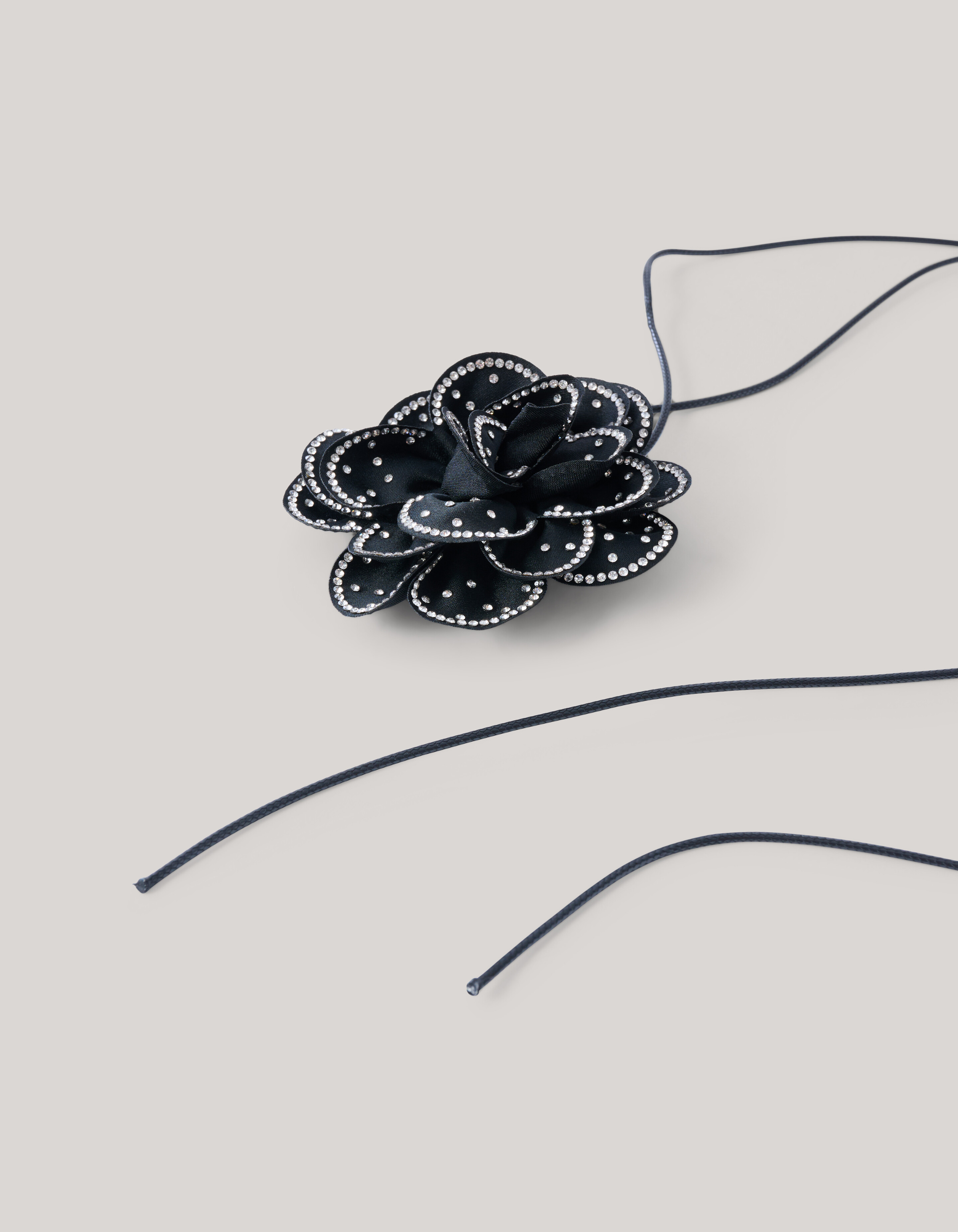Strass Blume Halskette Schwarz By Lizzy SHOEBY ACCESSOIRES