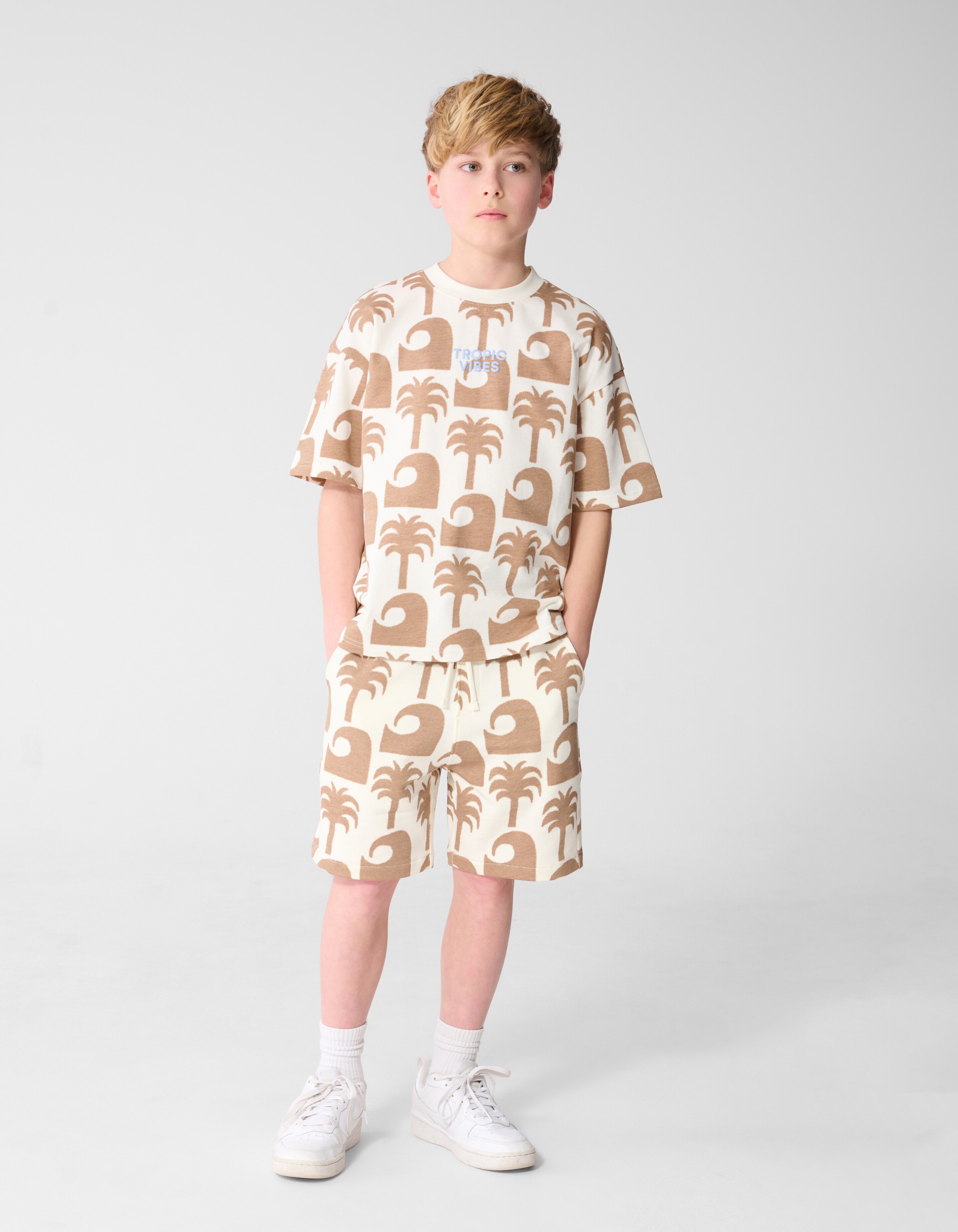 Tropic Vibes Artwork T-Shirt in gebrochenem Wei&szlig; SHOEBY BOYS