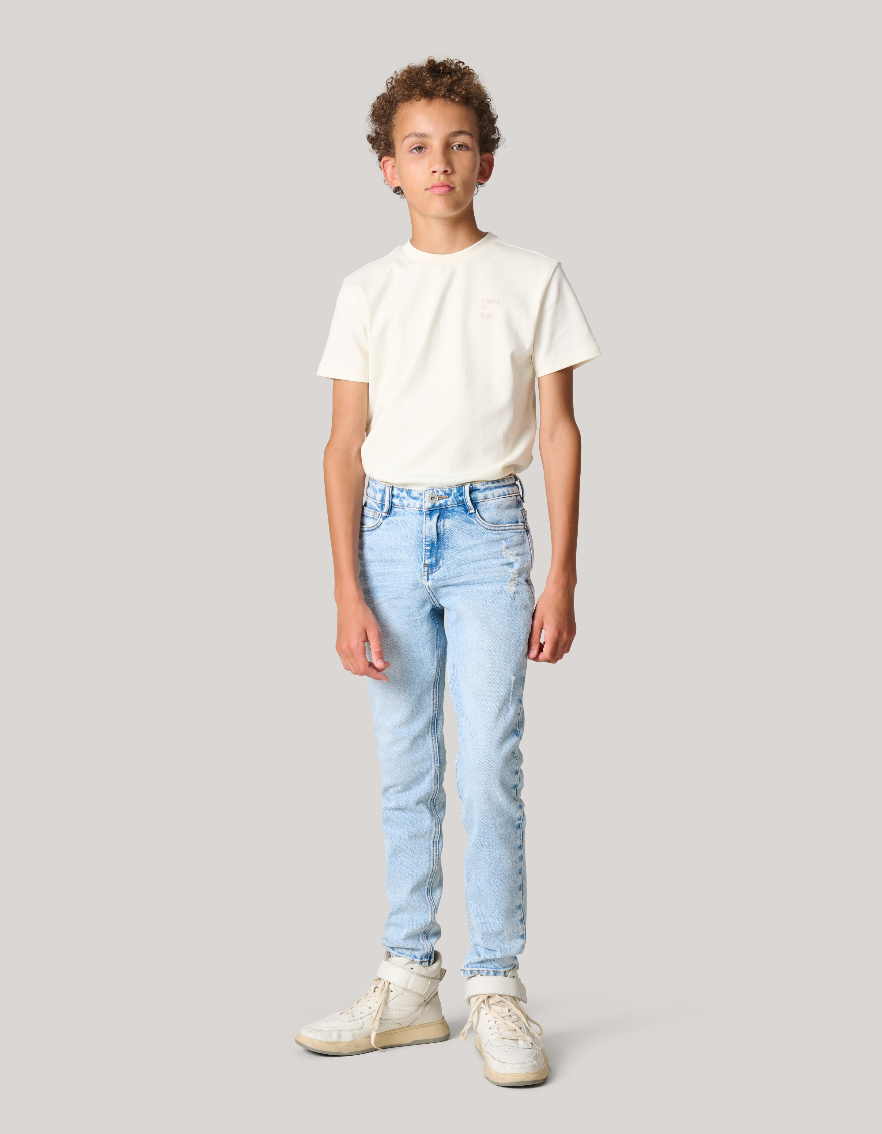 Tapered Jeans Gebleicht SHOEBY BOYS