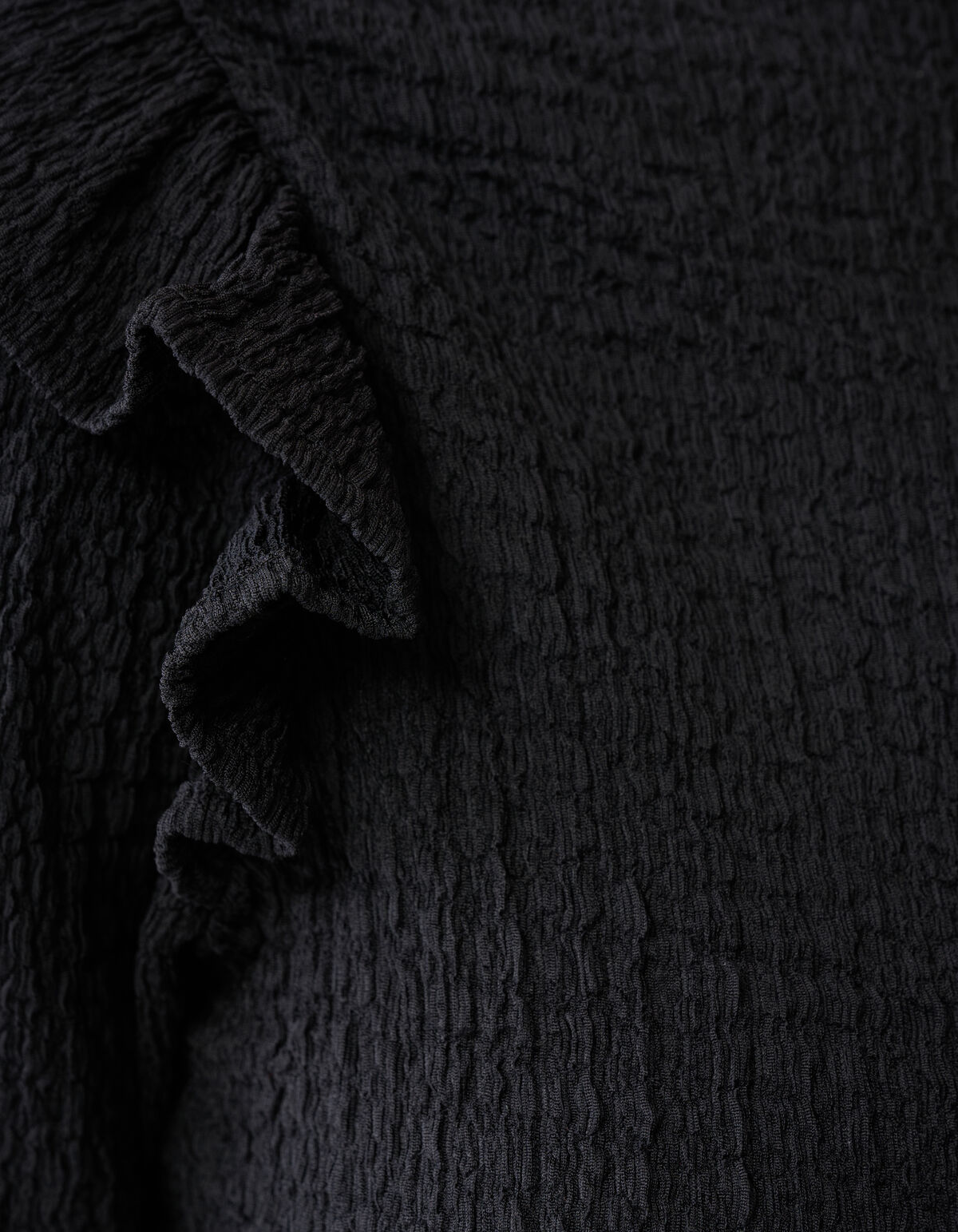 Crinkle Ruffle Top Schwarz SHOEBY WOMEN