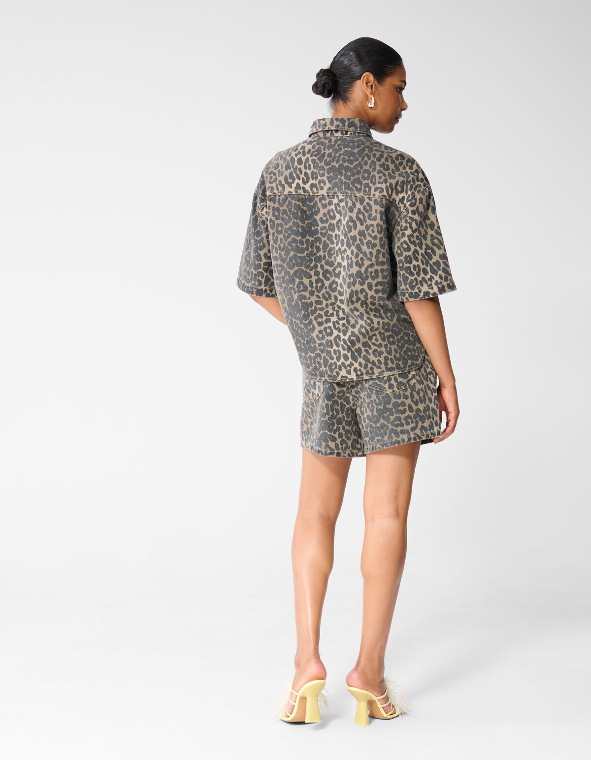 &Uuml;bergro&szlig;e Leopard-Denim-Bluse Braun SHOEBY WOMEN
