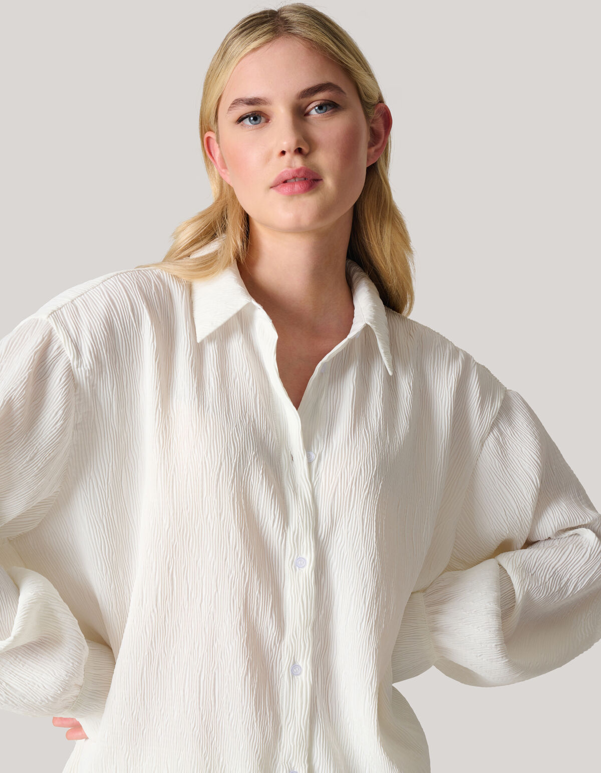 Plissee-Kr&auml;uselbluse Wit SHOEBY WOMEN