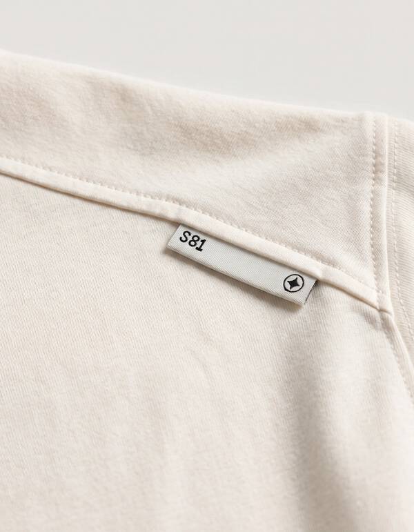Basic-Label-T-Shirt in gebrochenem Wei&szlig; SHOEBY MEN