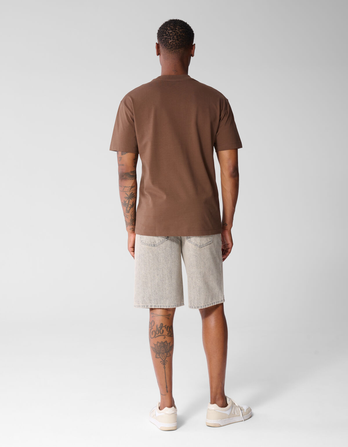 Text Print T-Shirt Dunkelbraun SHOEBY MEN