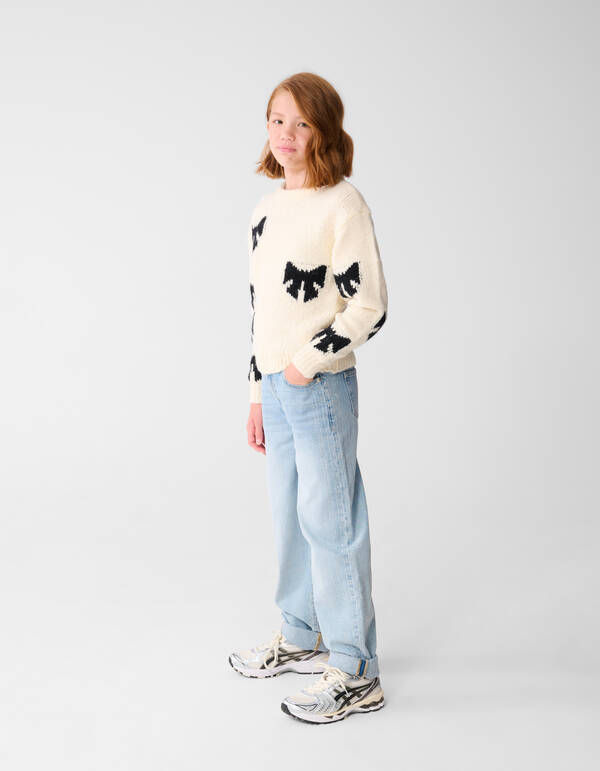 Pullover mit Schleifen-Artwork in Off White SHOEBY GIRLS