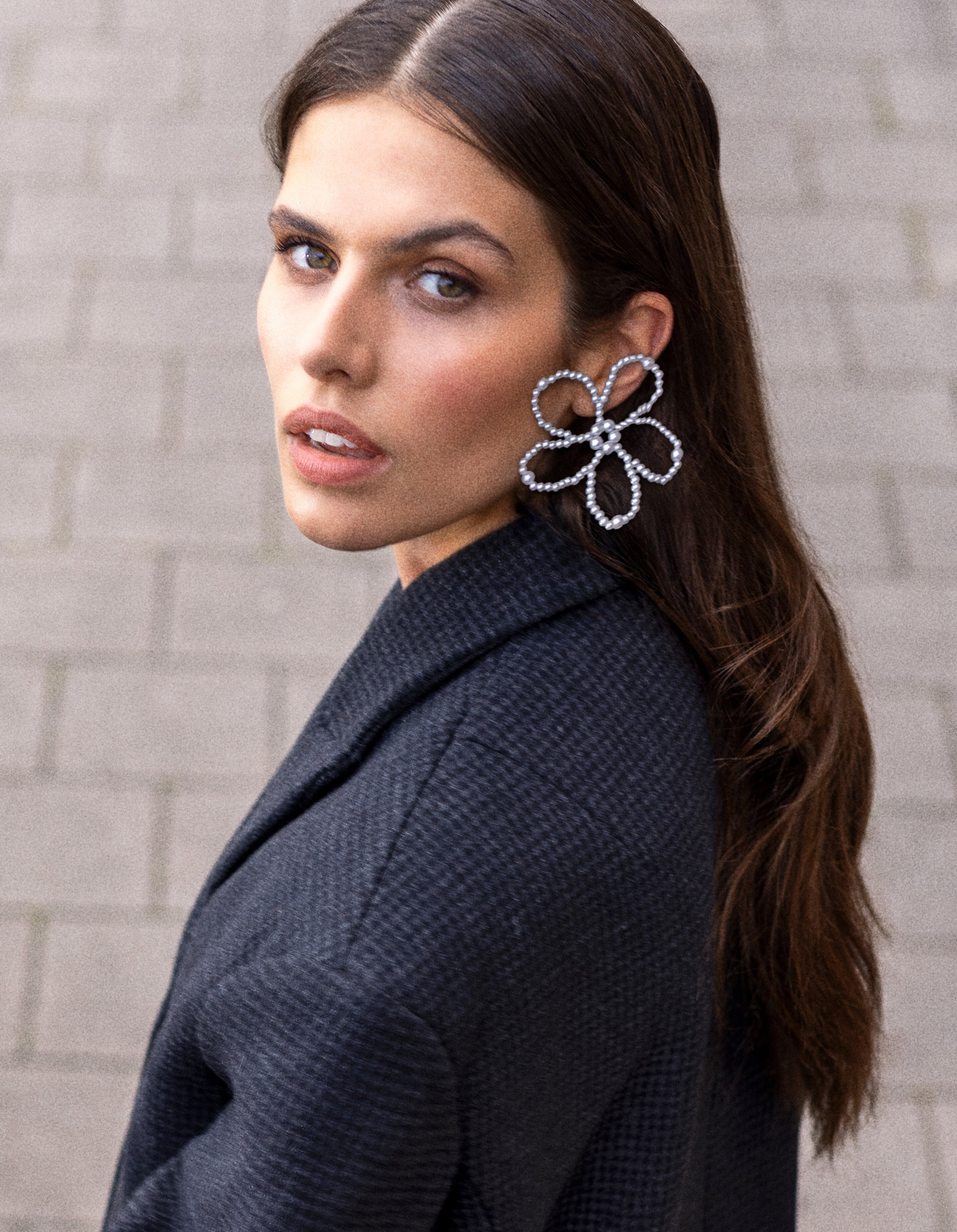 Große Blumen Ohrringe Gebrochen Weiß SHOEBY ACCESSOIRES