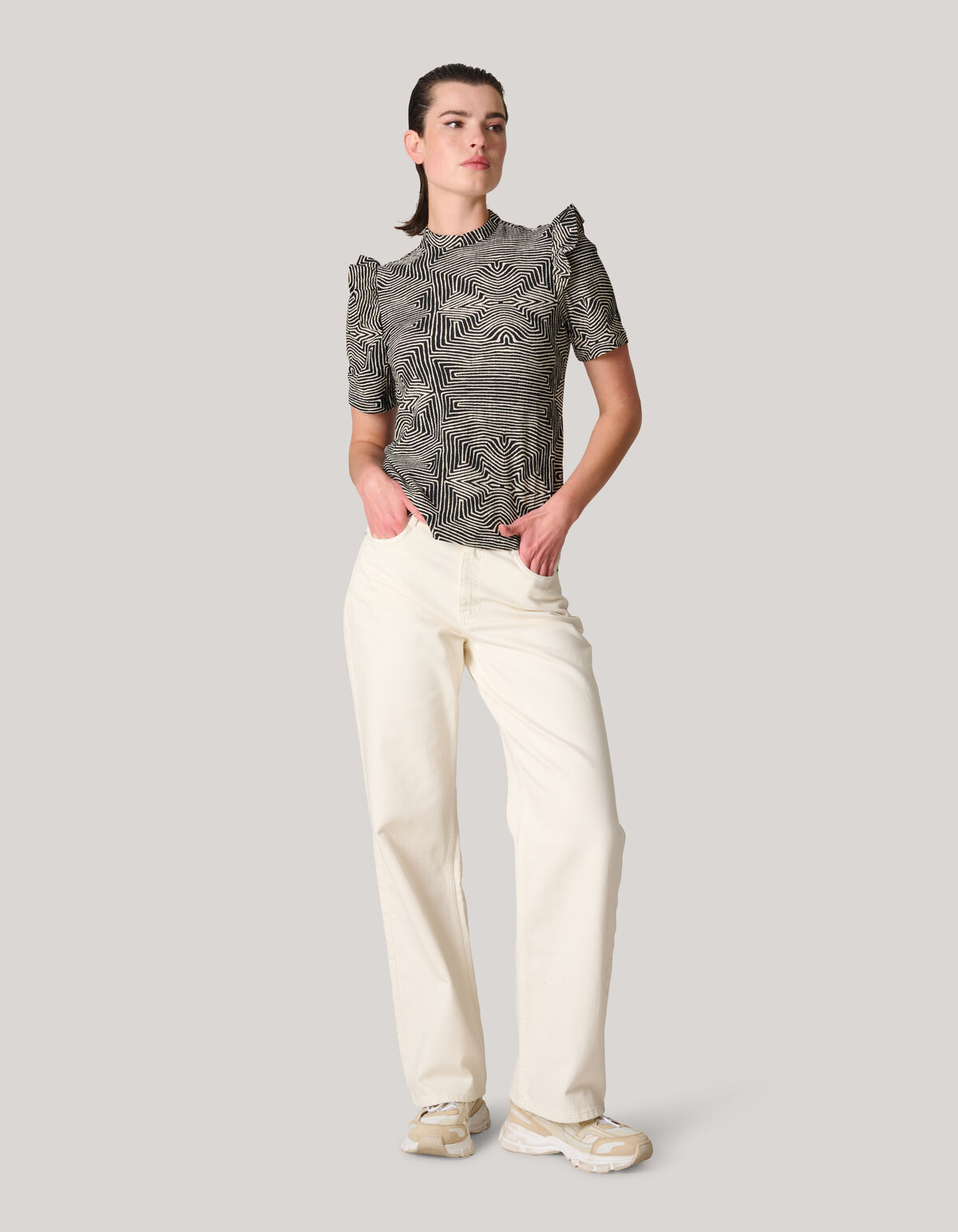 Crinkle Ruffle Top Off White/Schwarz SHOEBY WOMEN