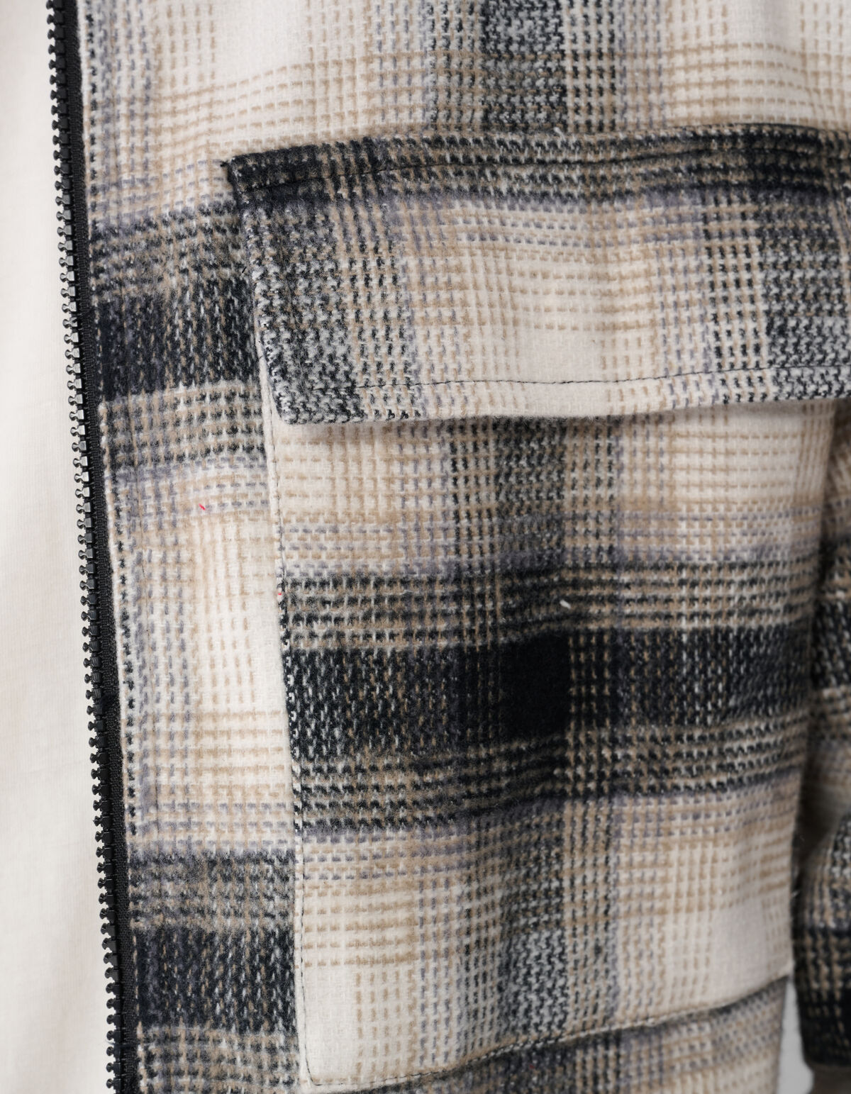 Kariertes Overshirt mit Reißverschluss in Off Whit SHOEBY MEN