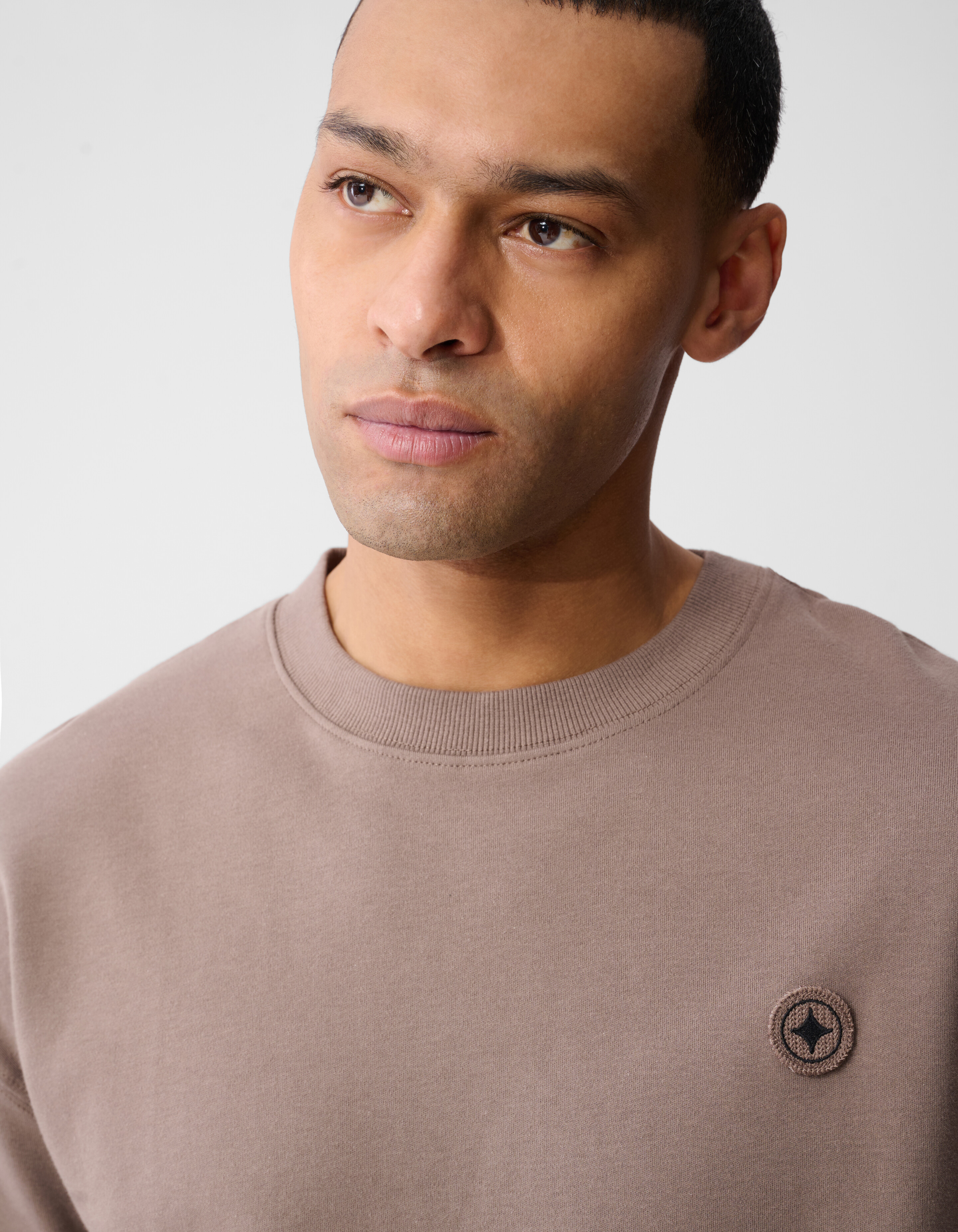 Stickabzeichen T-Shirt Hellbraun SHOEBY MEN