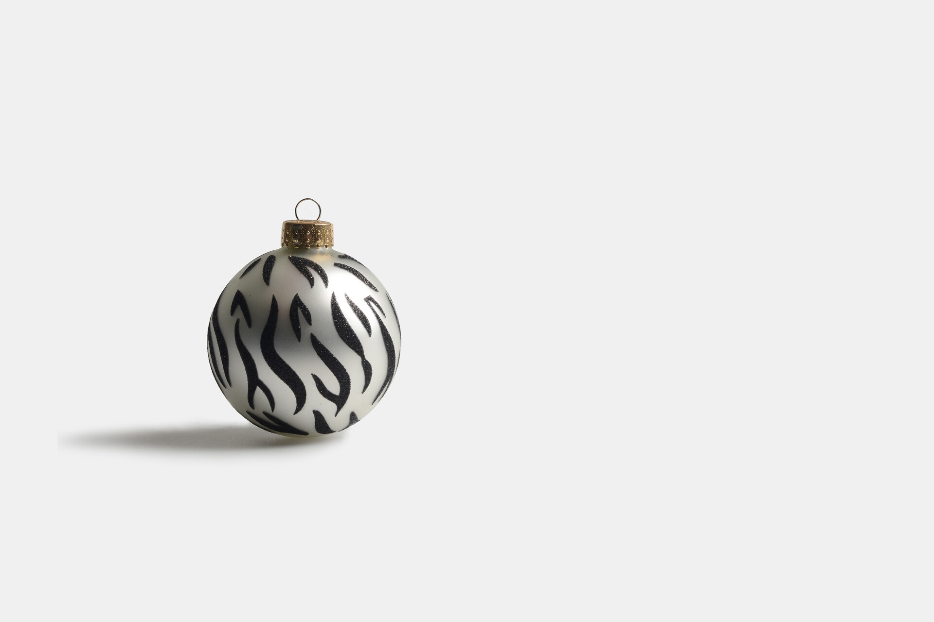 Zebra Stripe Weihnachtskugel von Fred ACCESSOIRES SHOEBY