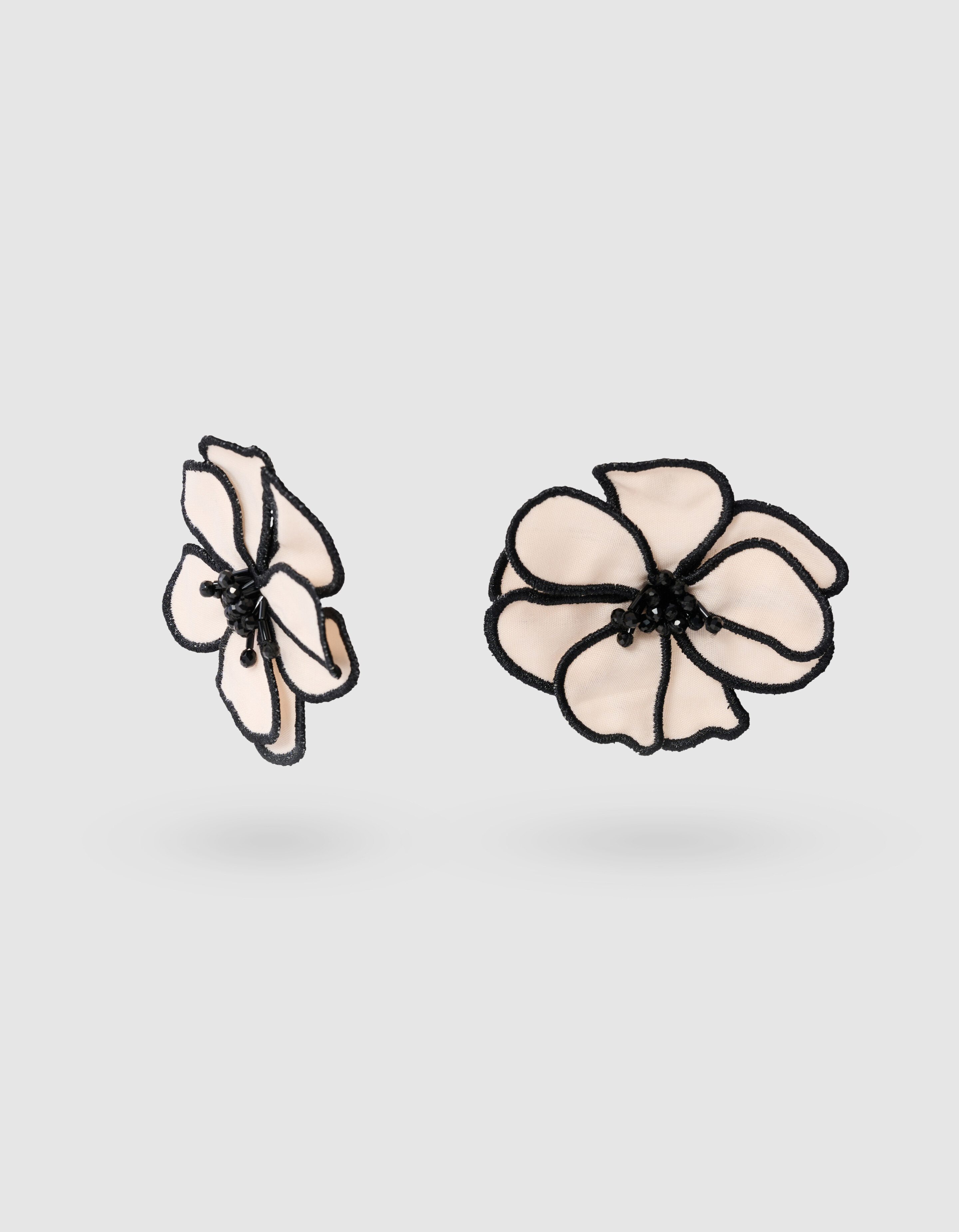 Blumenohrringe Schwarz/Weiß SHOEBY ACCESSOIRES