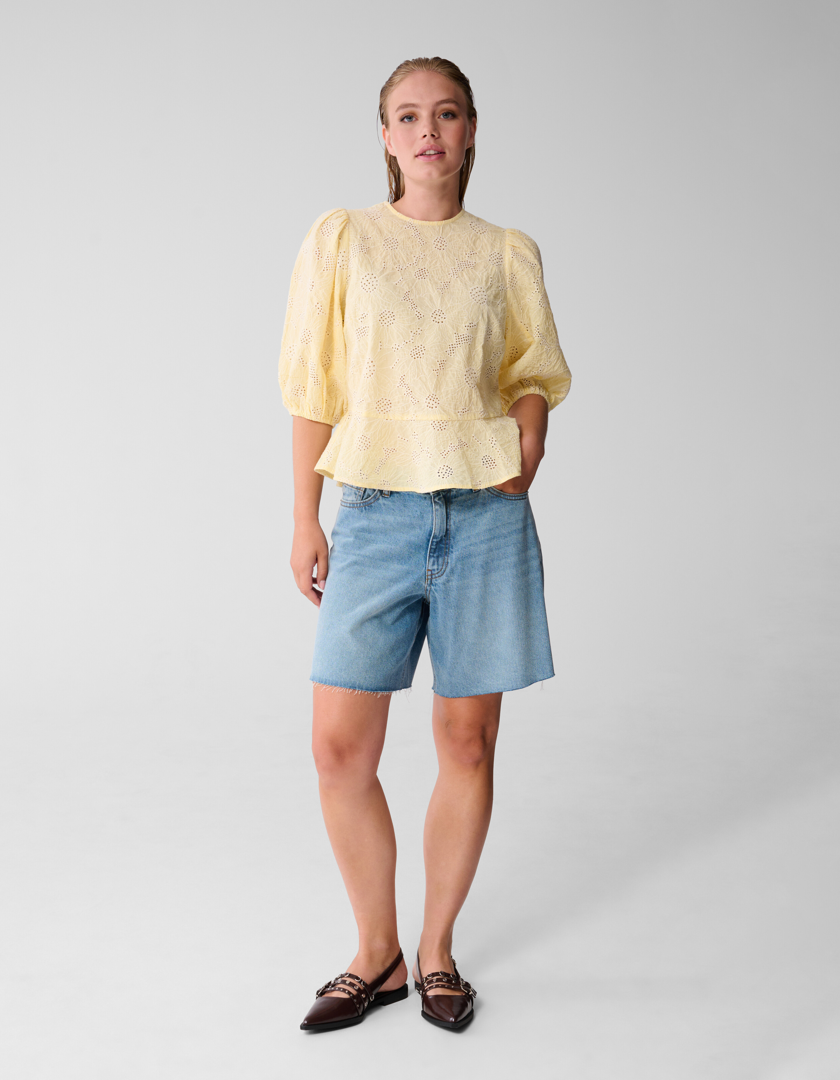 Blumenstruktur Top Hellgelb SHOEBY WOMEN