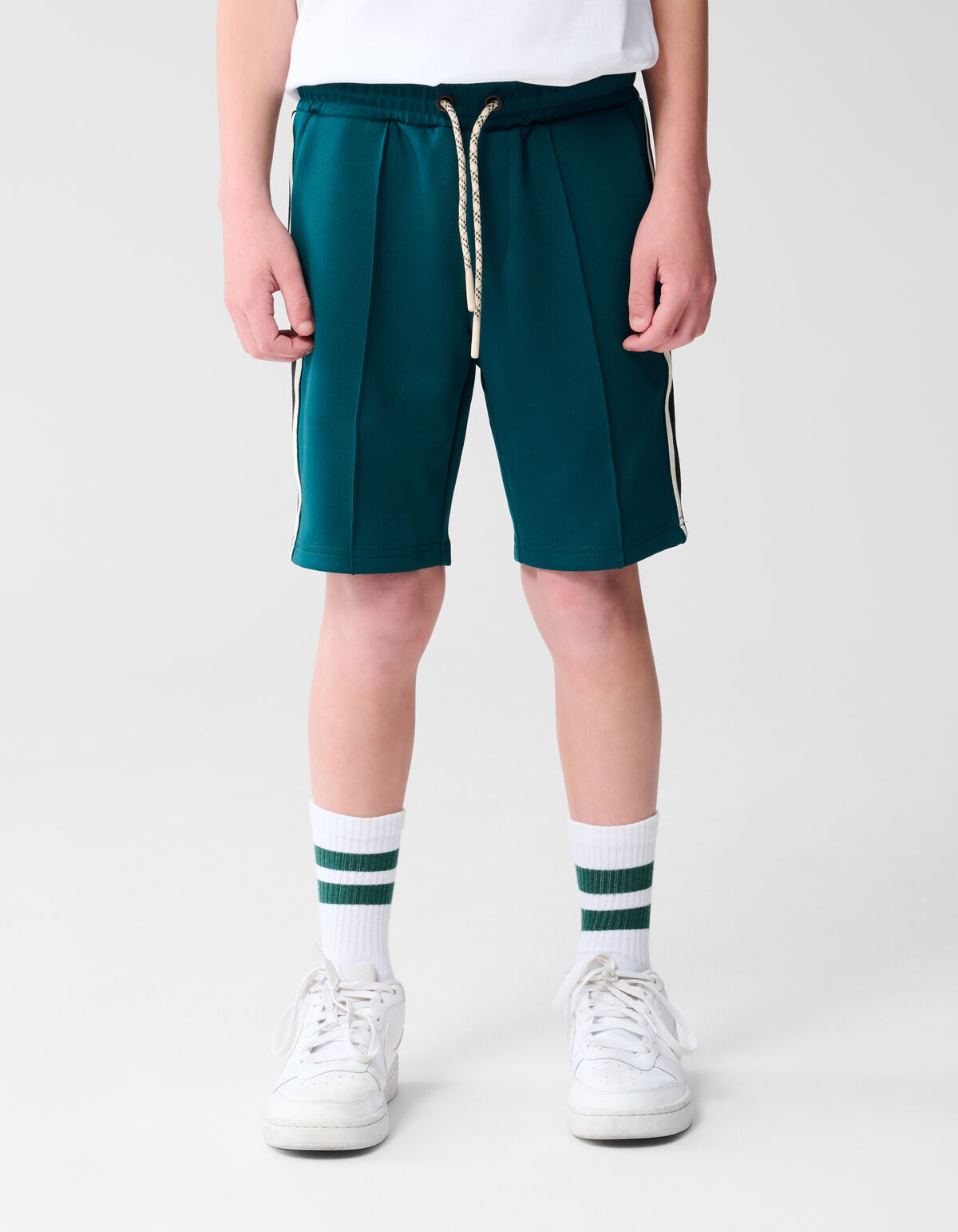 Sportliche Short Dunkelgr&uuml;n SHOEBY BOYS