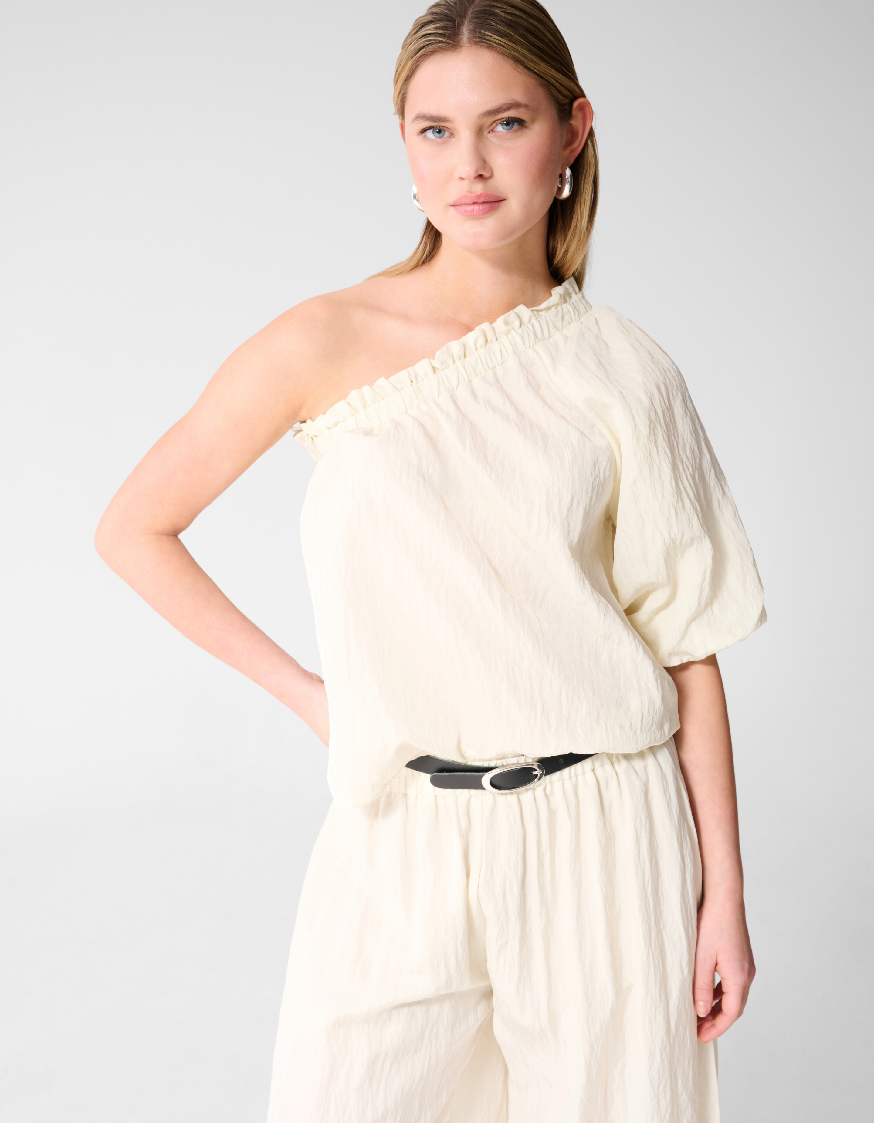 Asymmetrische Twist Puff Top Gebrochen Wei&szlig; SHOEBY WOMEN