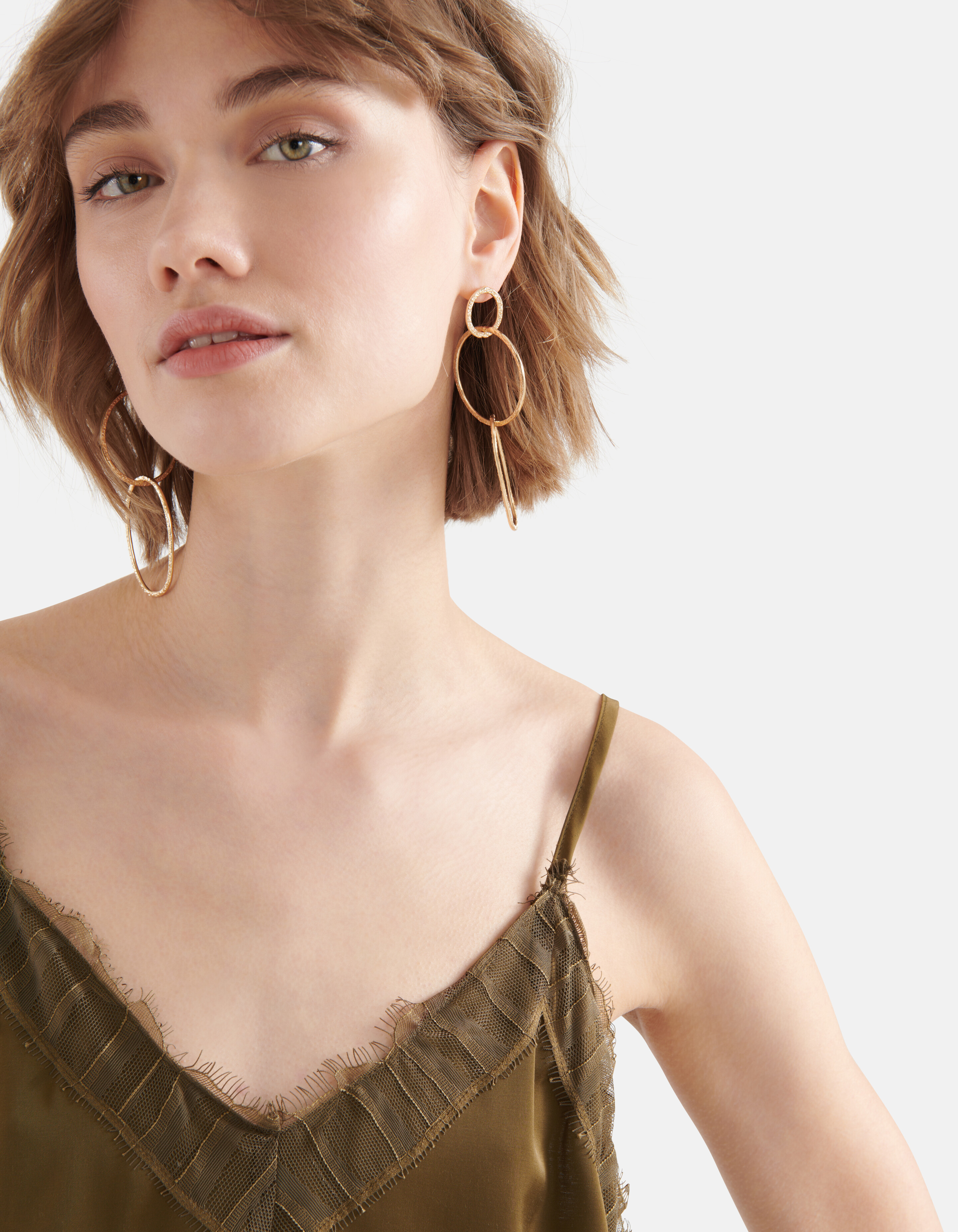 Gehämmerte ovale Ohrringe Gold SHOEBY ACCESSOIRES