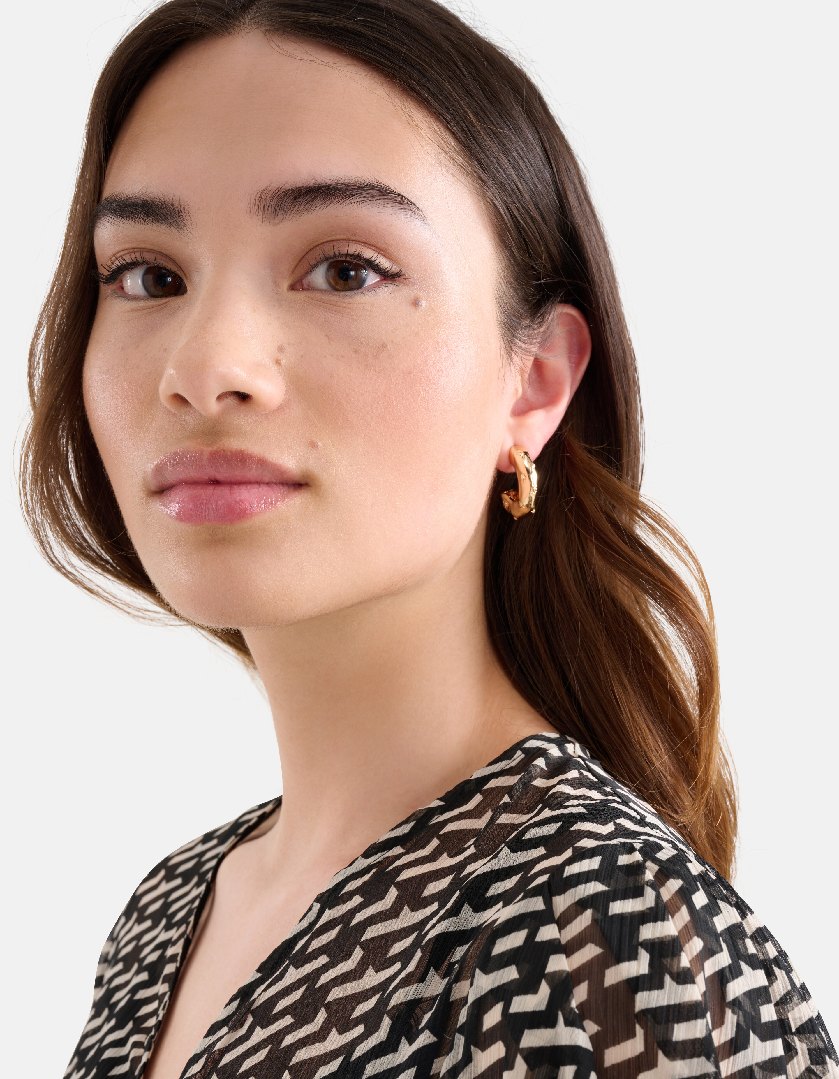 Großflächige gepunktete Ohrringe Gold SHOEBY ACCESSOIRES