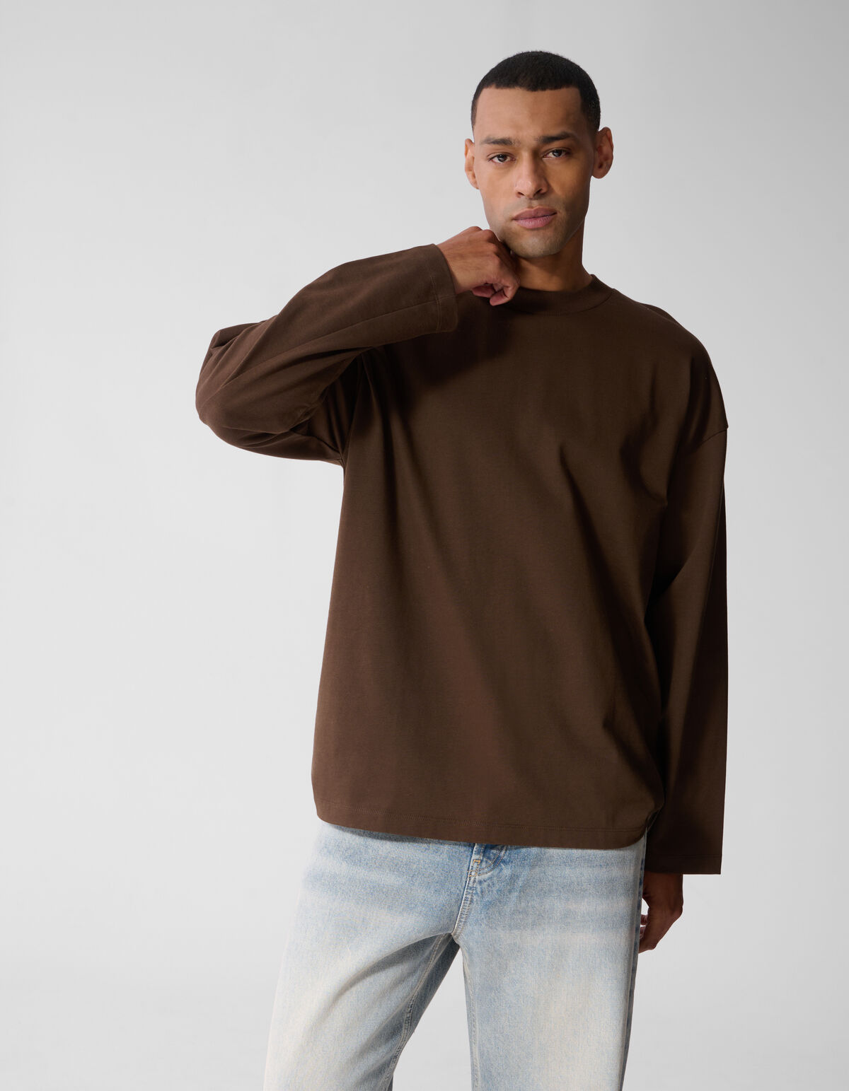 Basic Relaxed Fit Langarmshirt Braun SHOEBY MEN