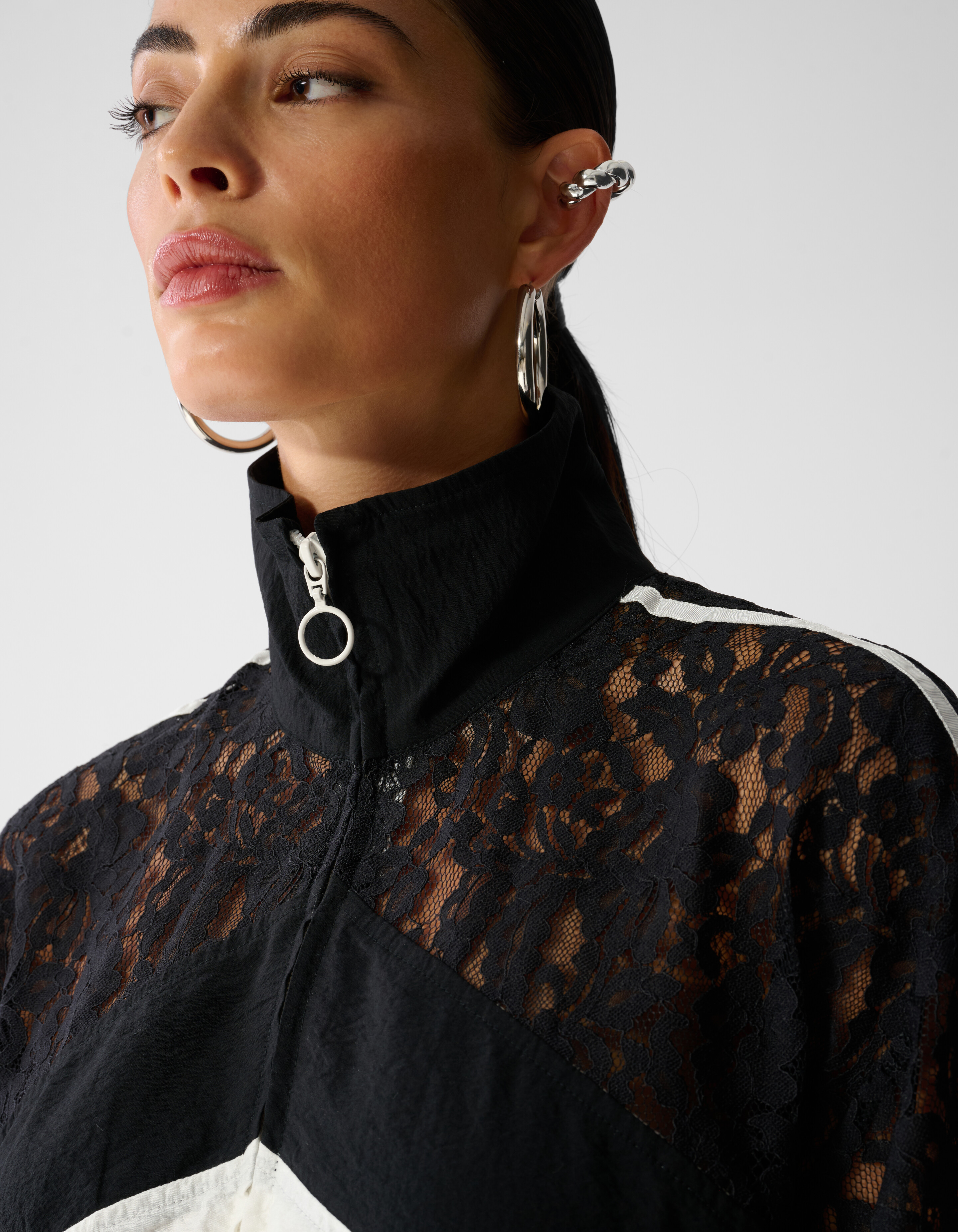 Lace Mix Track-Bluse Schwarz/Cremefarben SHOEBY WOMEN