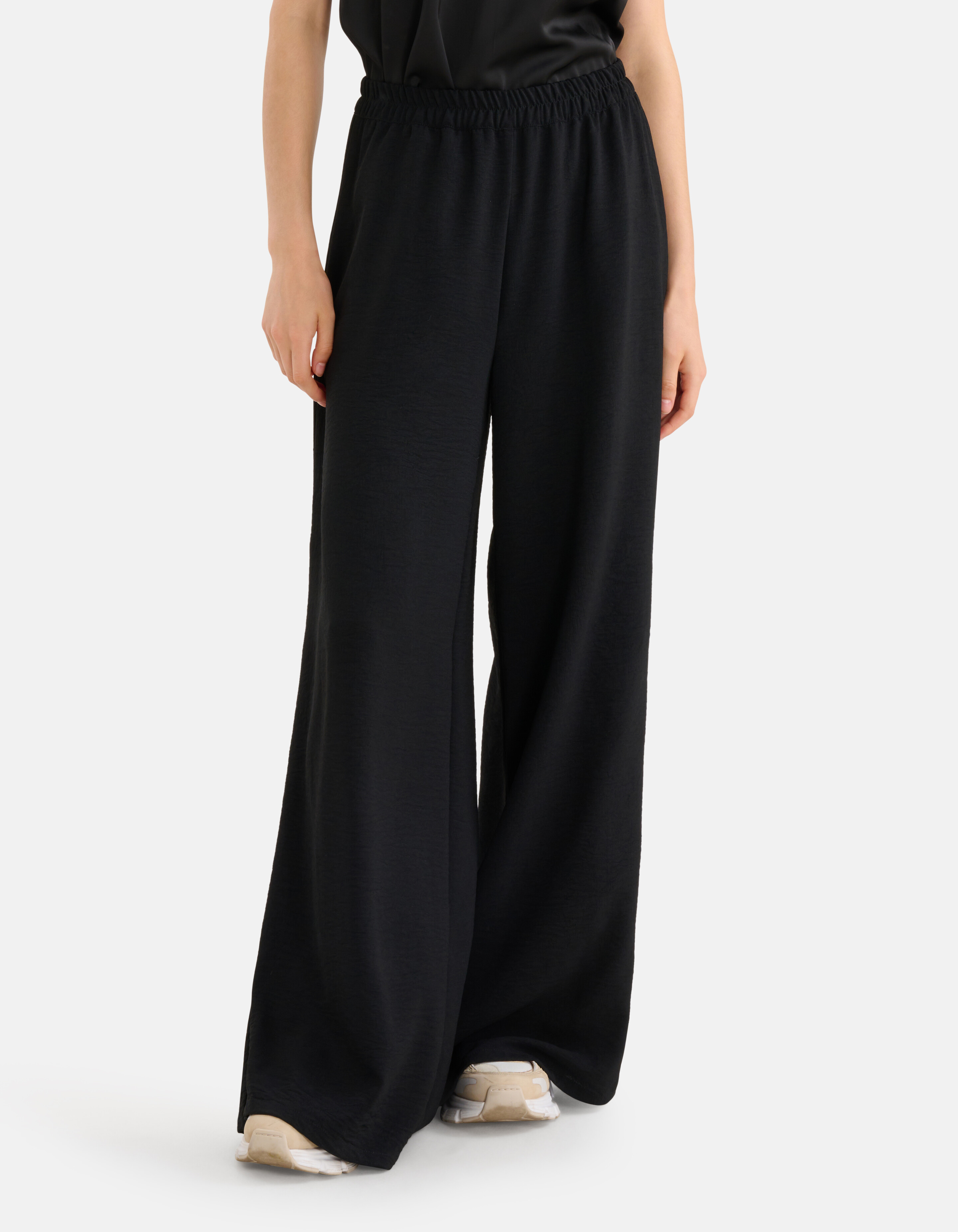 Loose Fit Hose Schwarz SHOEBY WOMEN