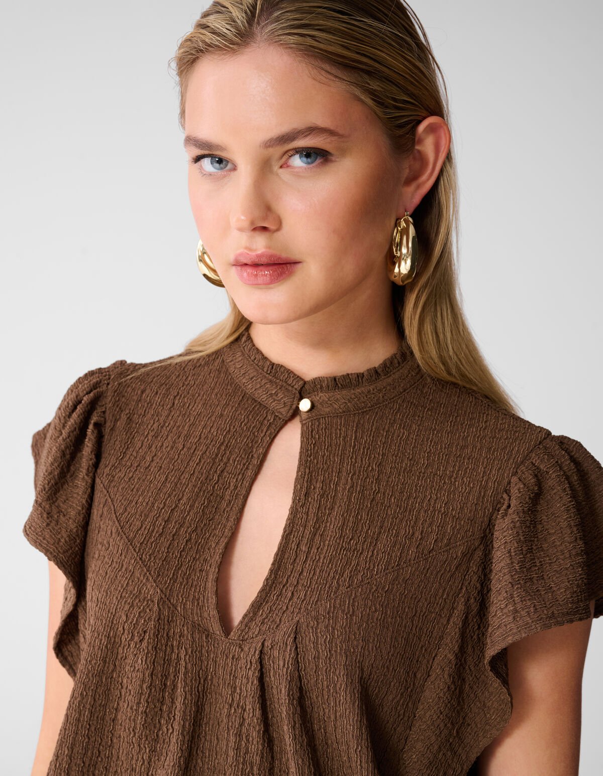 Crinkle Ruffle Top Bruin SHOEBY WOMEN