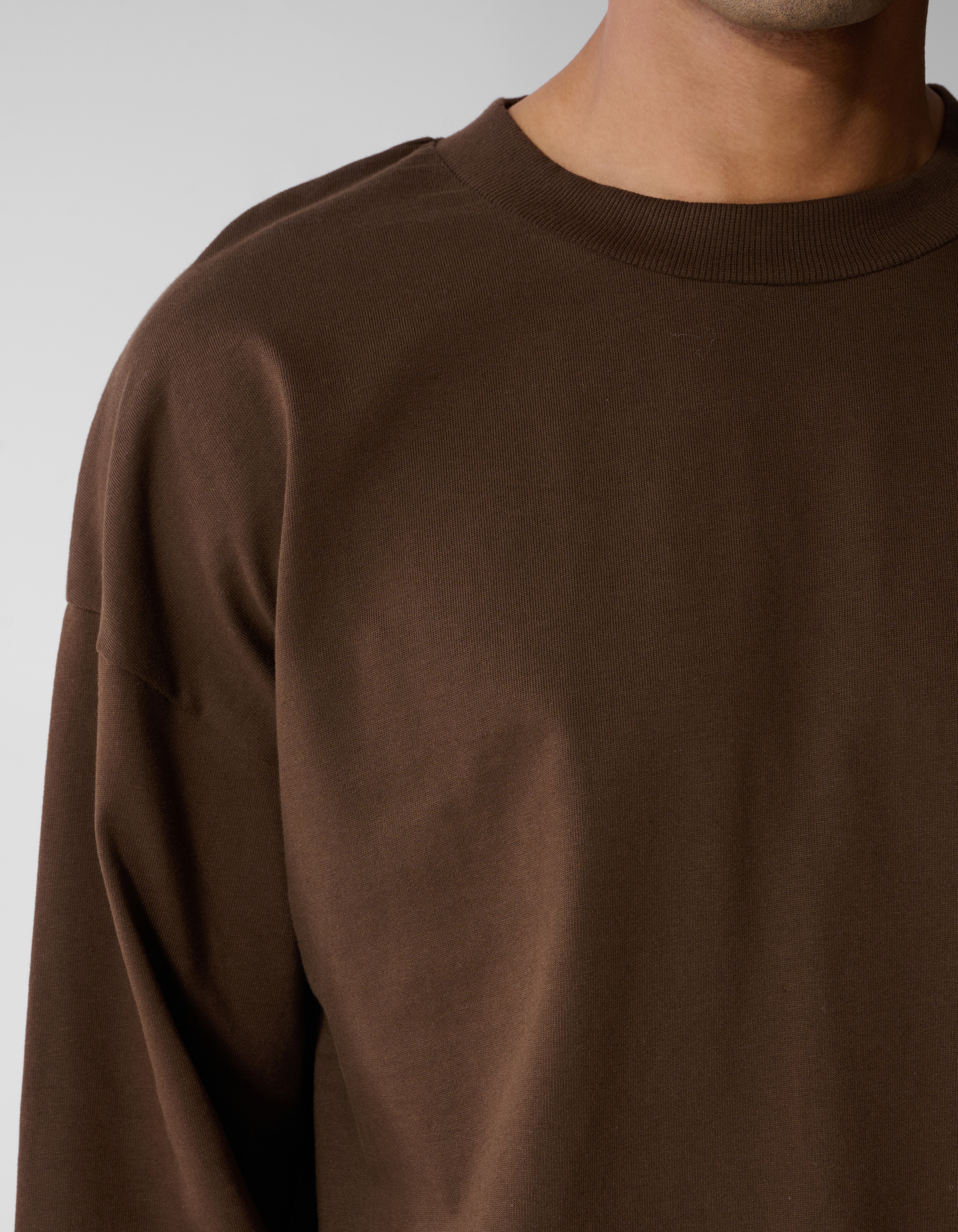 Basic Relaxed Fit Langarmshirt Braun SHOEBY MEN