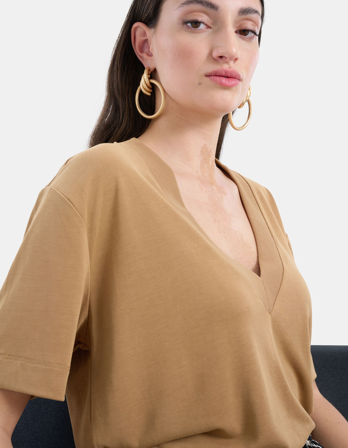 Cupid V Neck T-Shirt EKSEPT