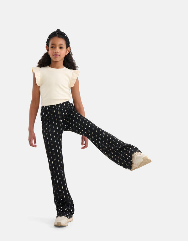 Ruffle Rib Top Off White SHOEBY GIRLS