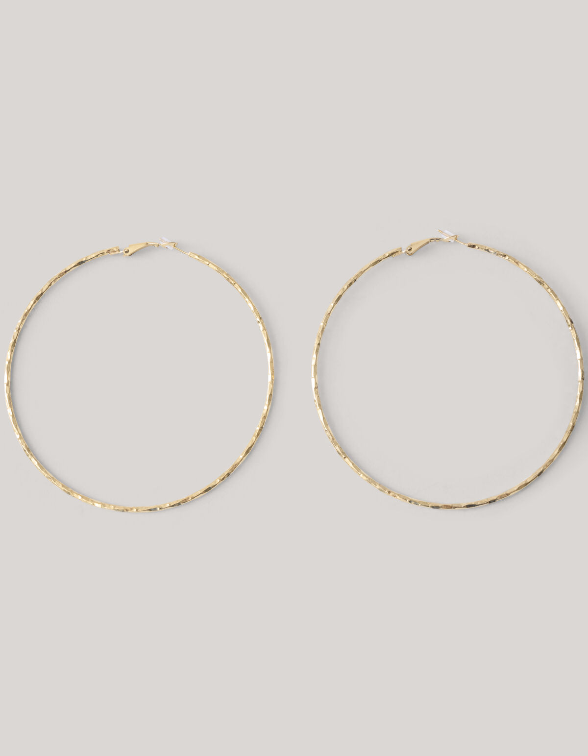 Gehämmerte Reif-Ohrringe Gold SHOEBY ACCESSOIRES