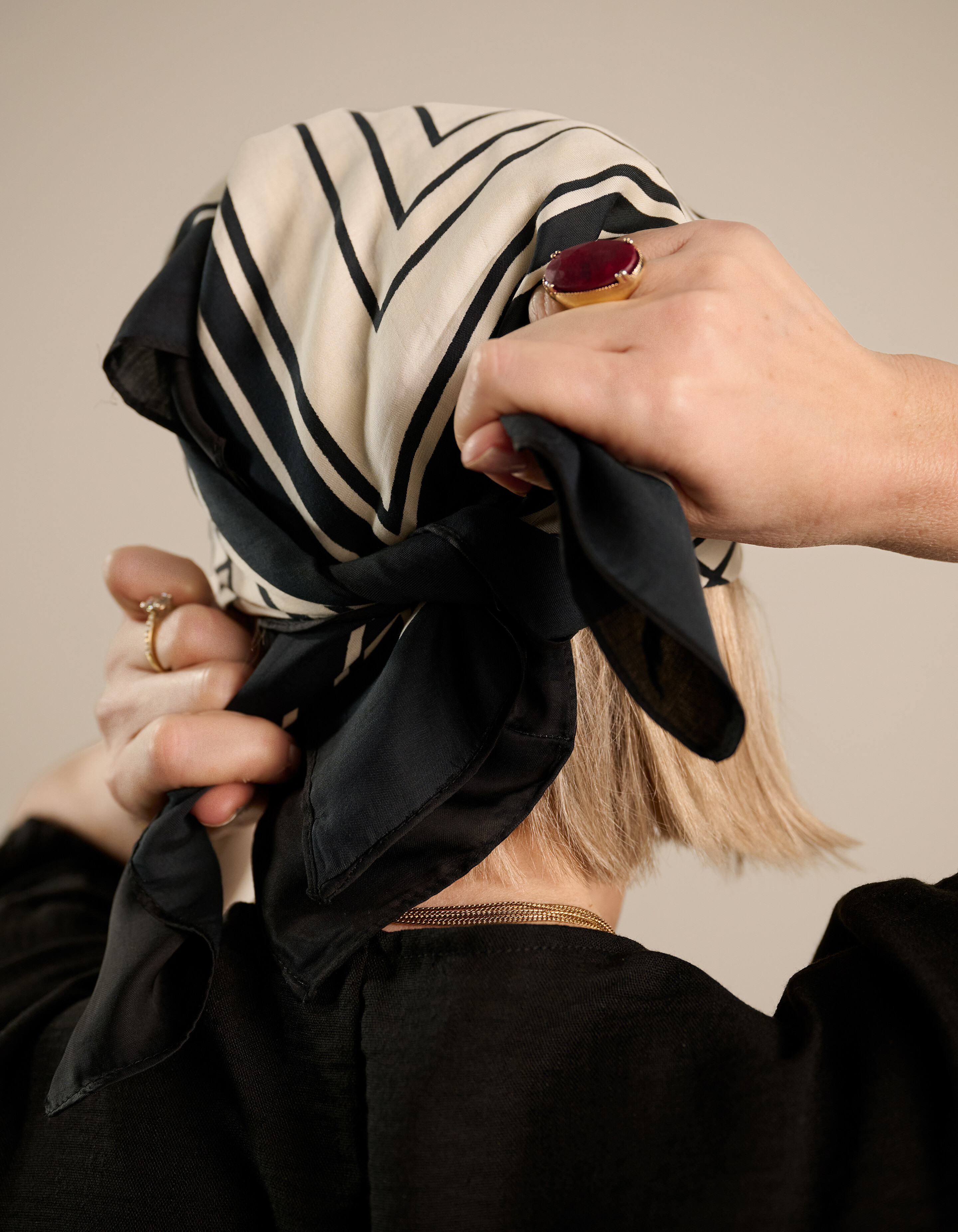 Bedruckter Schal Schwarz/Weiß By Lonneke SHOEBY ACCESSOIRES