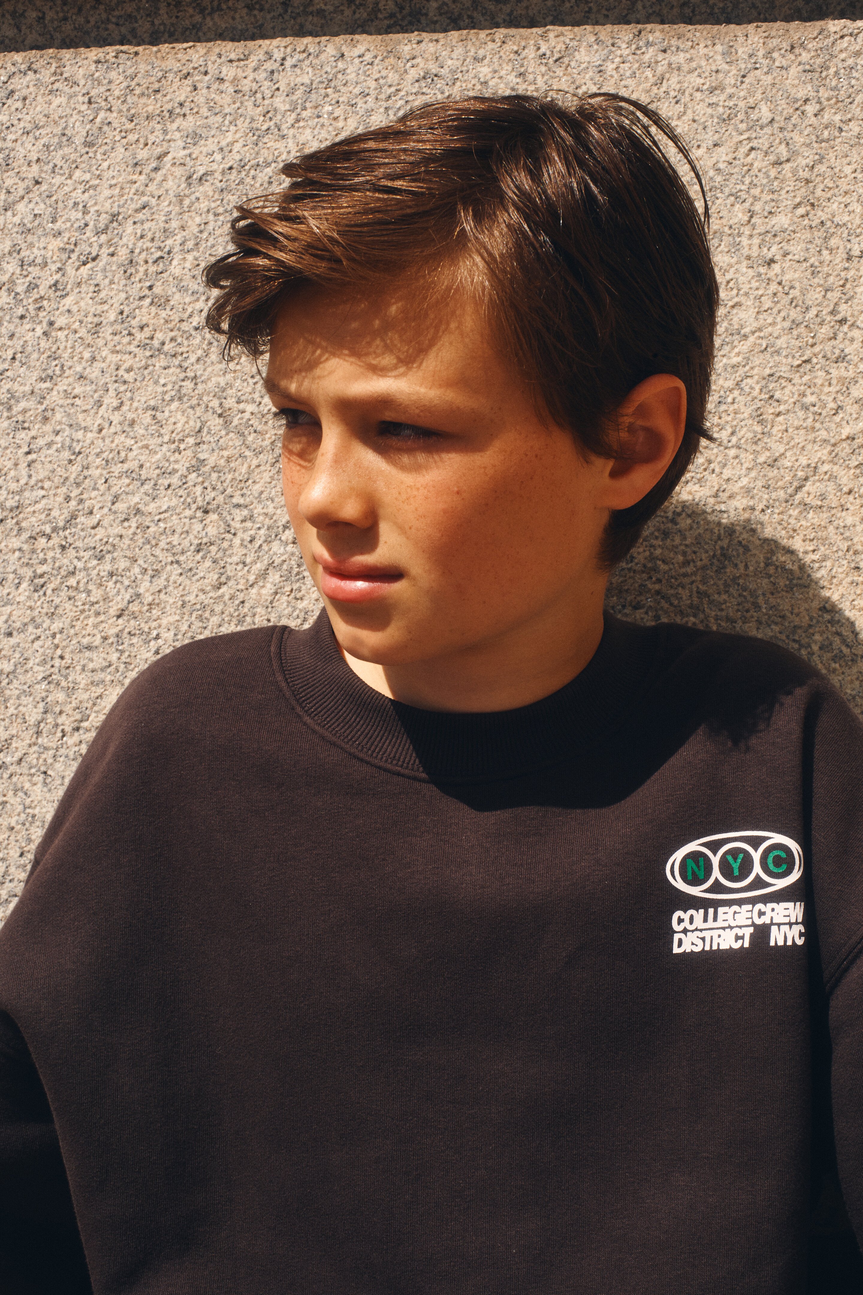 College Artwork Sweater Dunkelbraun SHOEBY BOYS