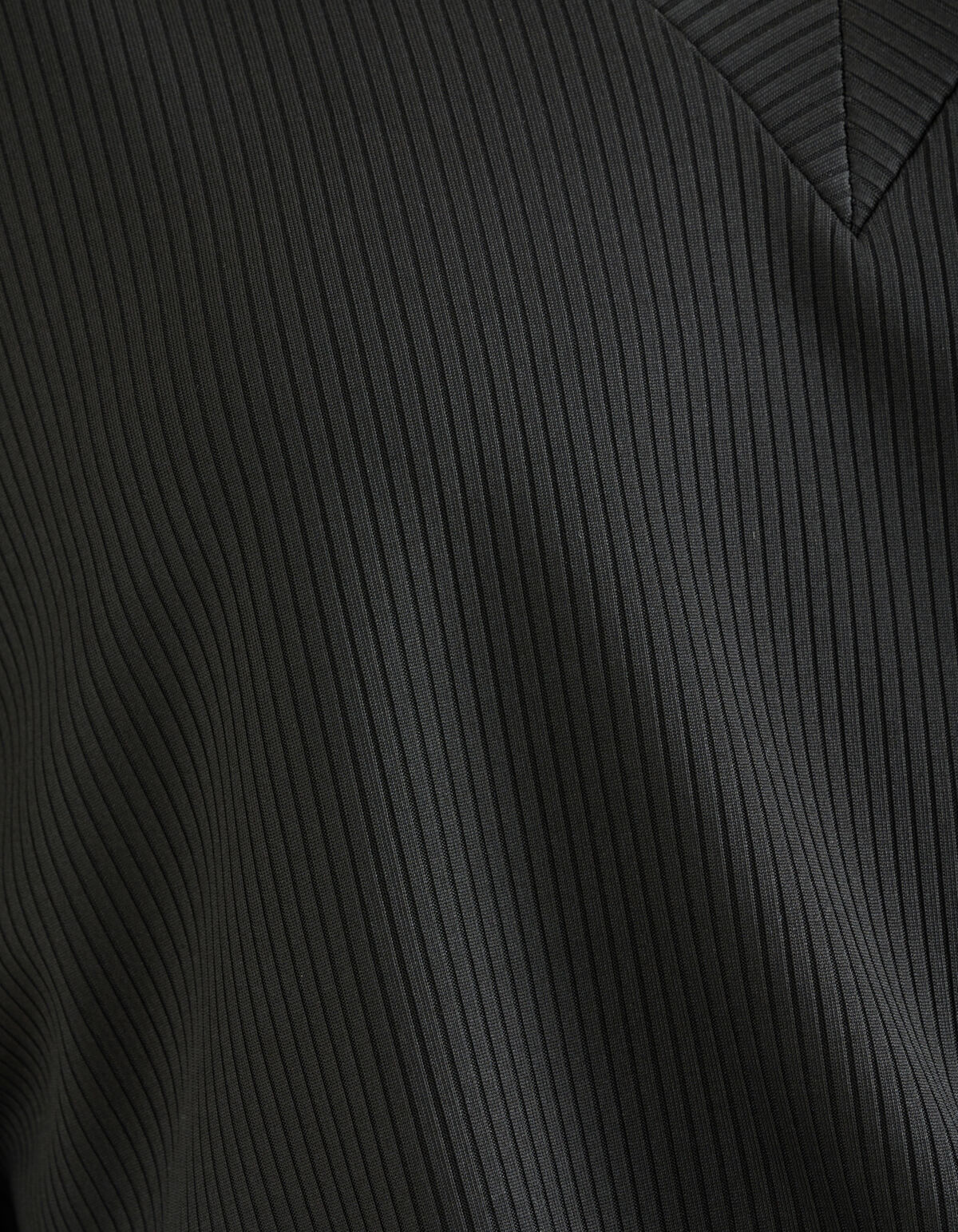 Rippen-V-Ausschnitt-Top Schwarz SHOEBY WOMEN