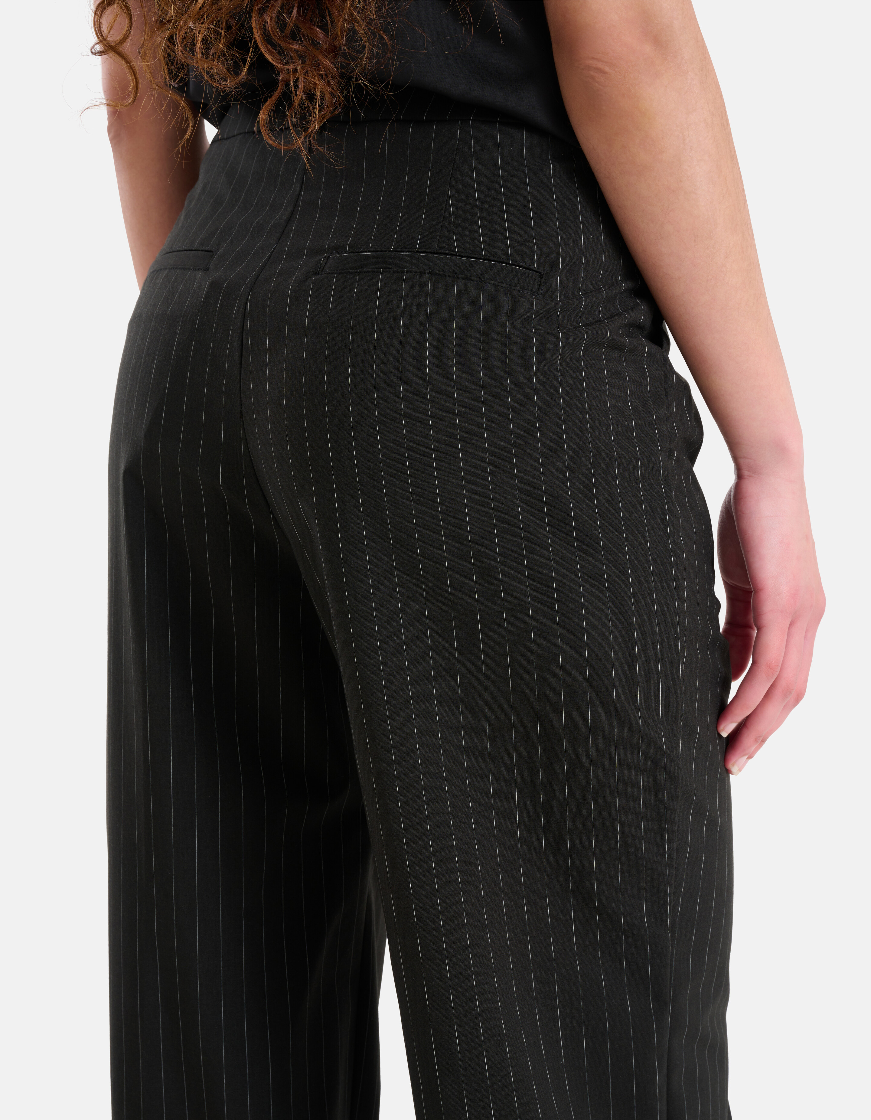 Loose Fit Hose mit Nadelstreifen Schwarz SHOEBY WOMEN