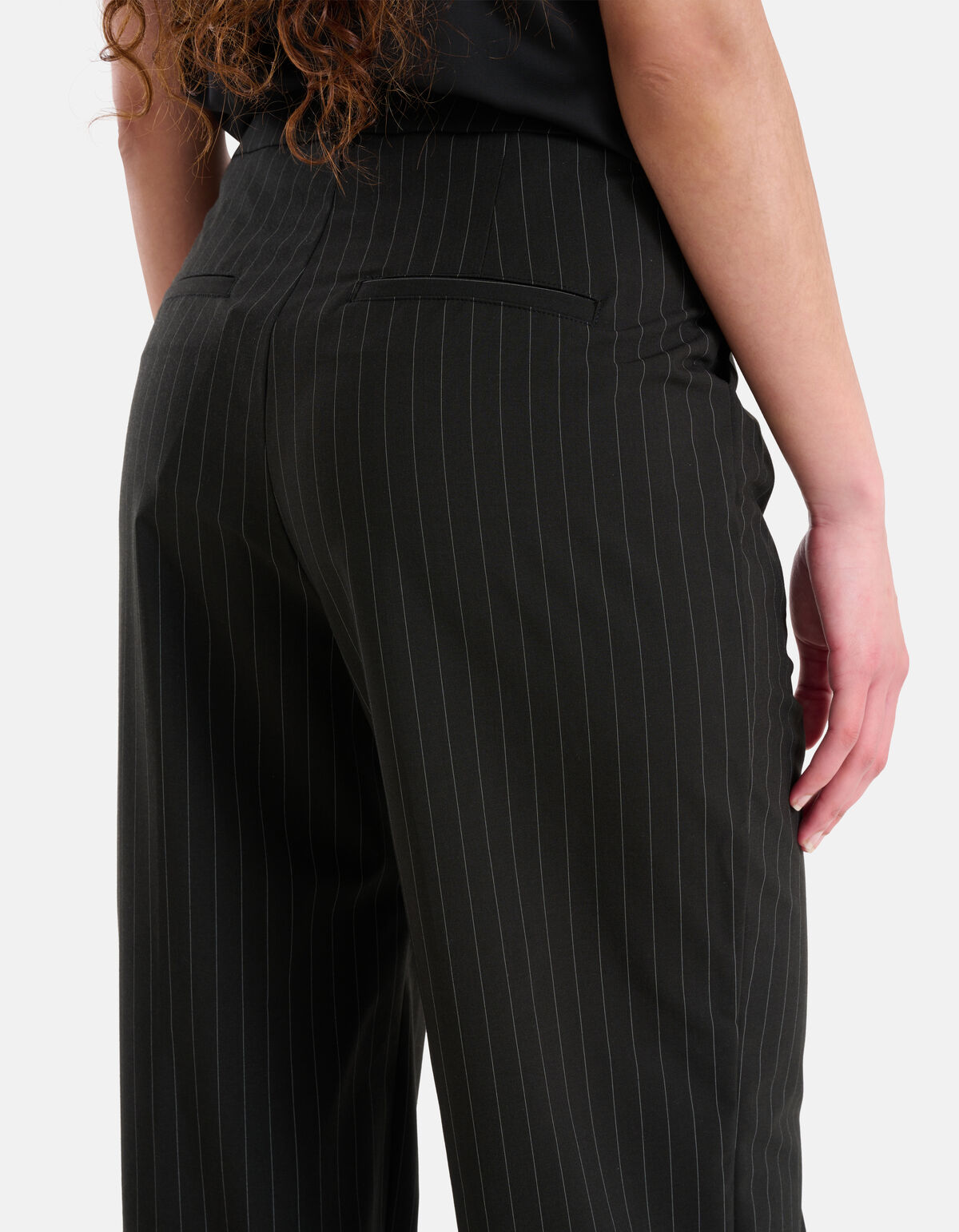 Loose Fit Hose mit Nadelstreifen Schwarz SHOEBY WOMEN