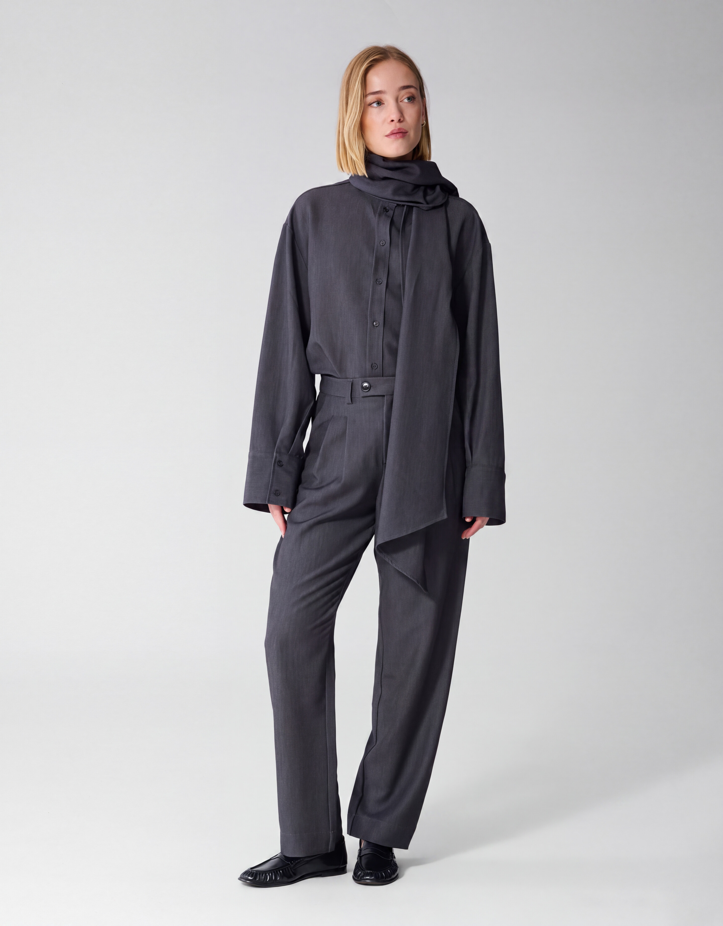 Oversized Tailored Bluse in Dunkelgrau By SHOEBY WOMEN