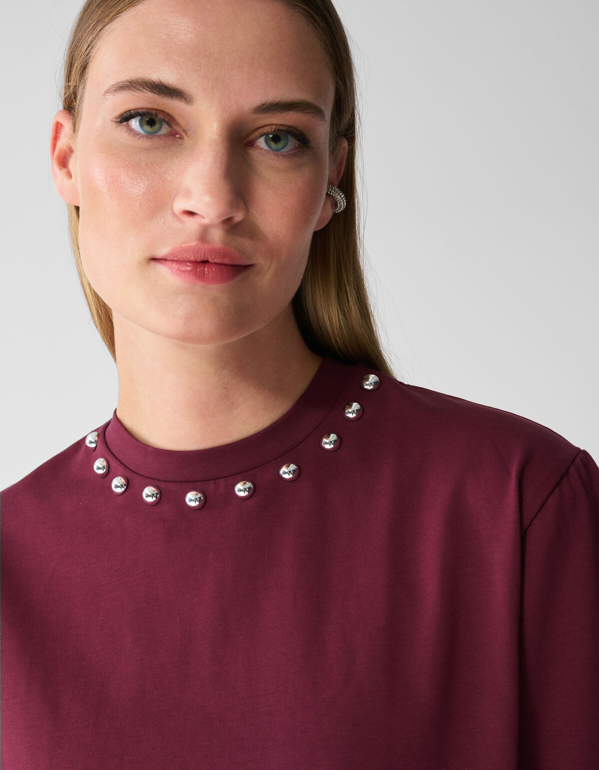 T-Shirt mit Nieten am Kragen Dunkelrot SHOEBY WOMEN