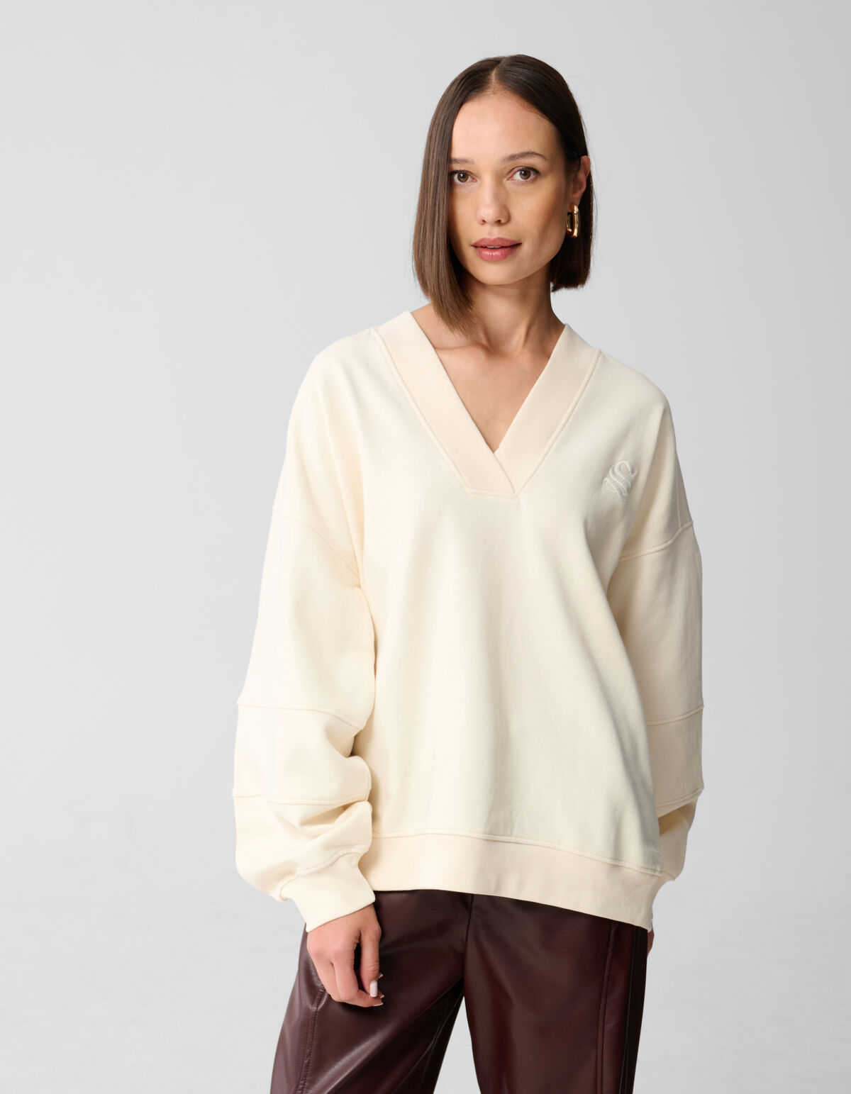 Varsity Logo Pullover Off White SHOEBY WOMEN