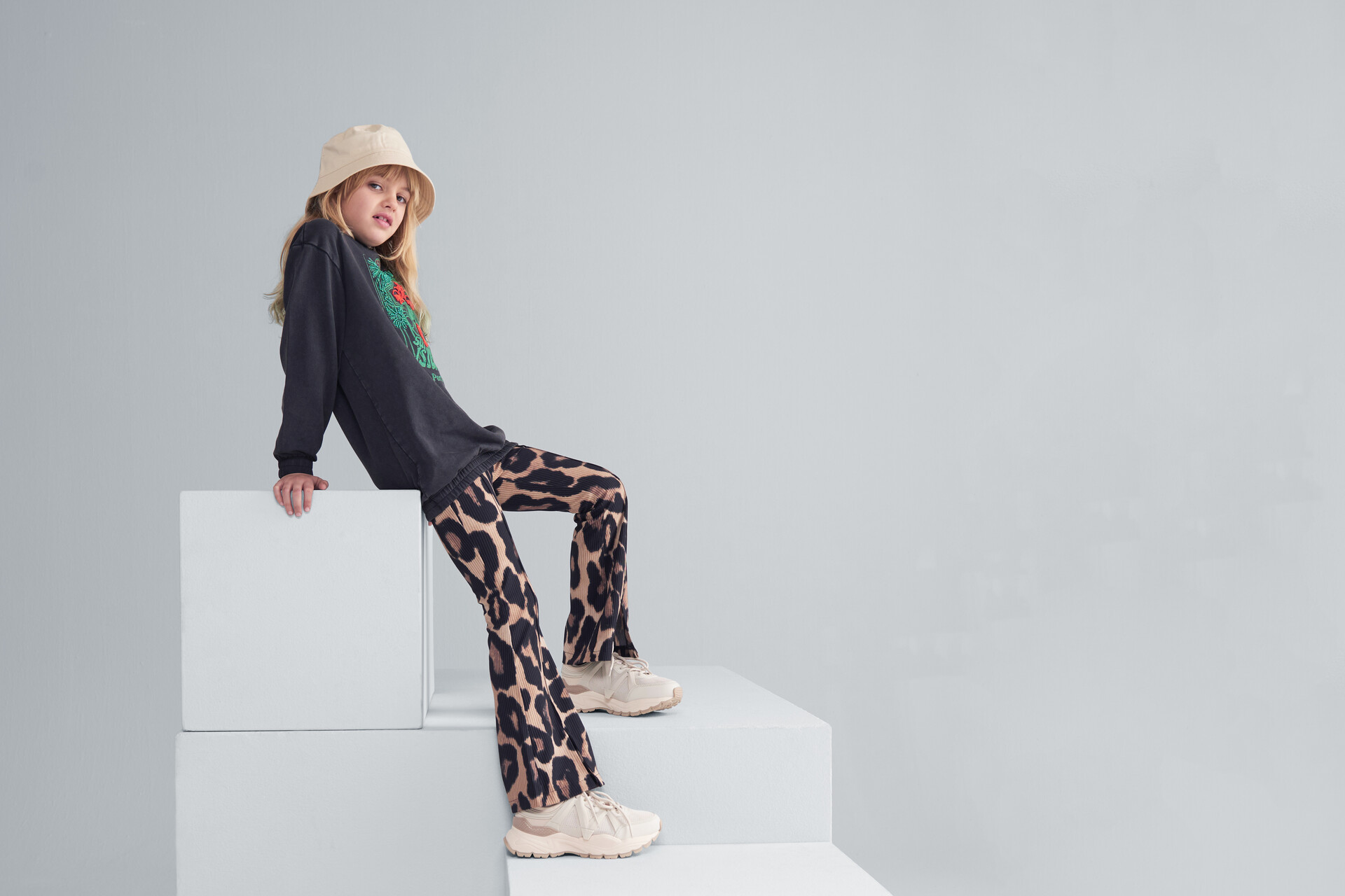Oversized Sweatshirt mit Aufdruck Dunkelgrau JILL&MITCH