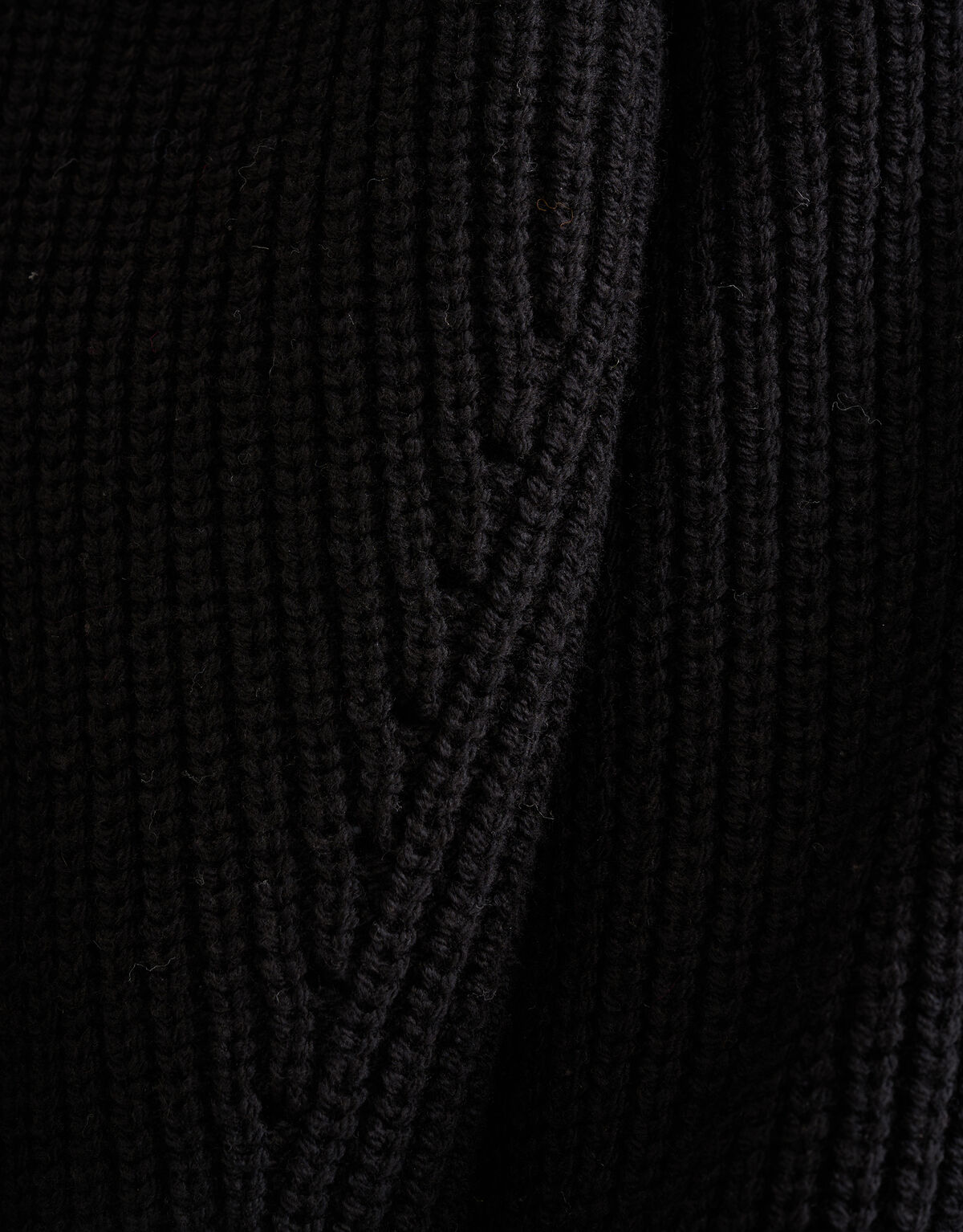 Ausgeschnittener Pullover Schwarz SHOEBY WOMEN