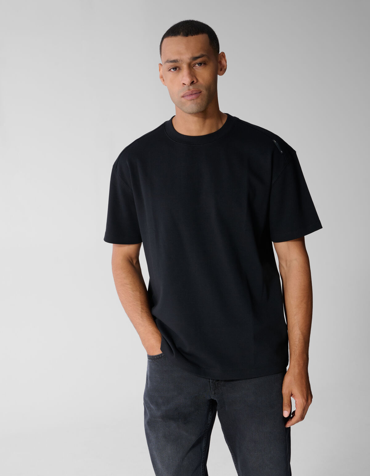 Basic Label T-Shirt Schwarz SHOEBY MEN