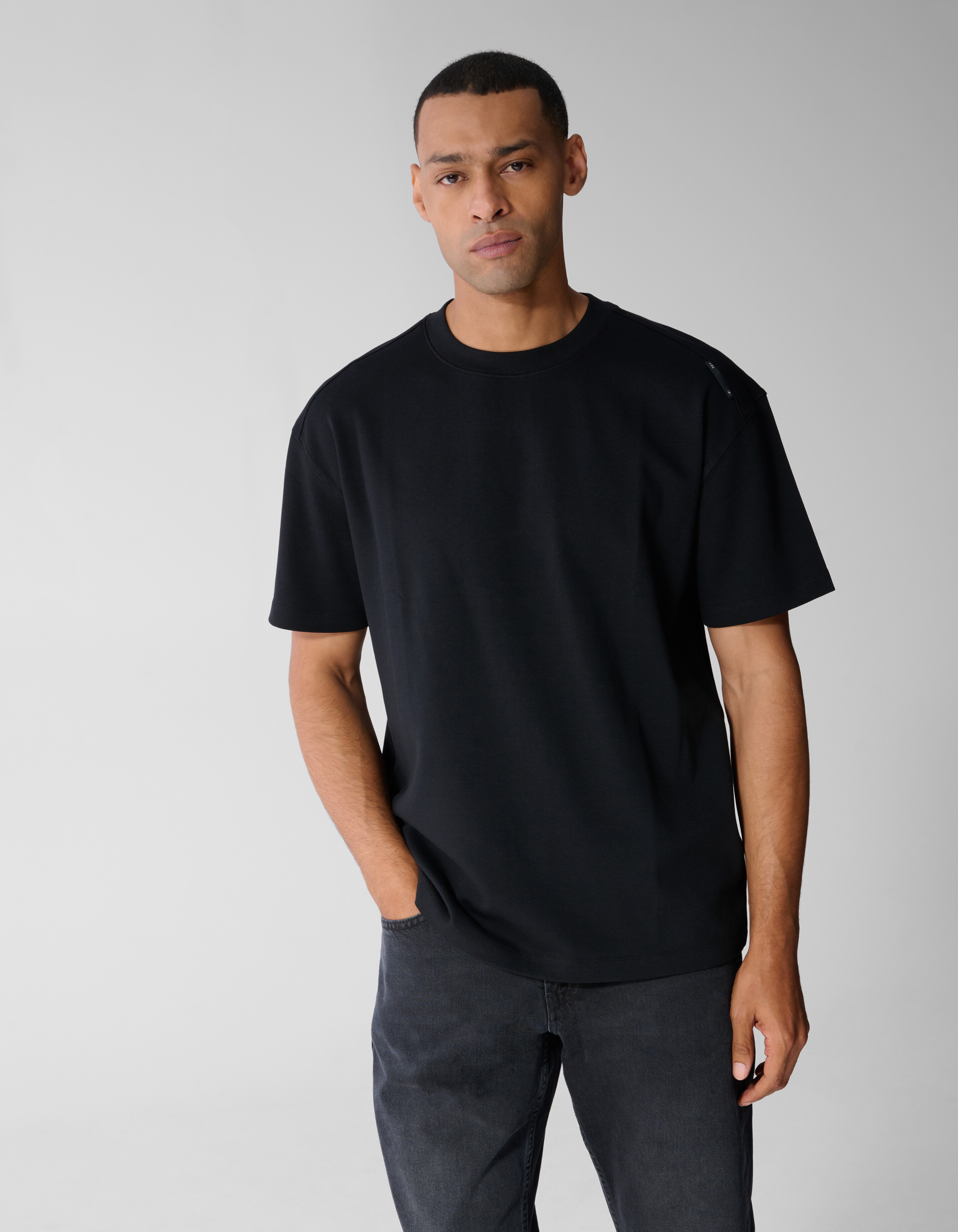 Basic Label T-Shirt Schwarz SHOEBY MEN