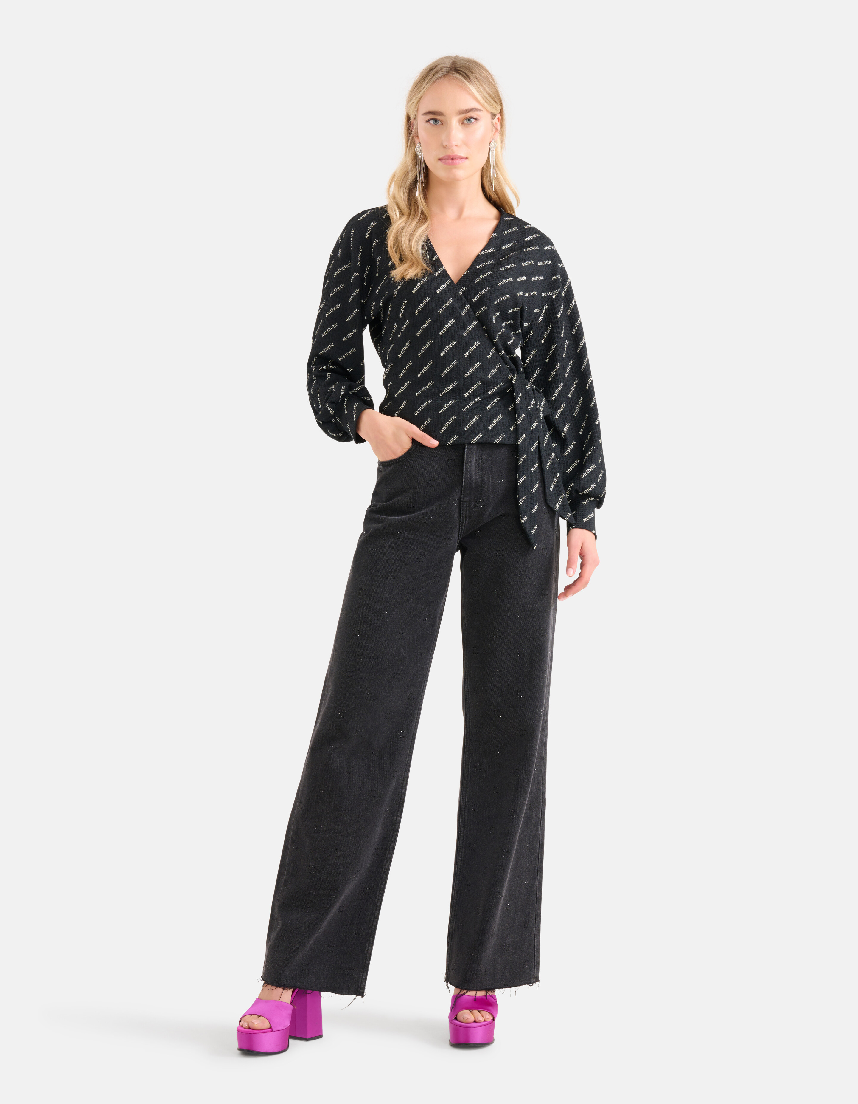 Crinkle Artwork Wrap Top Schwarz SHOEBY WOMEN